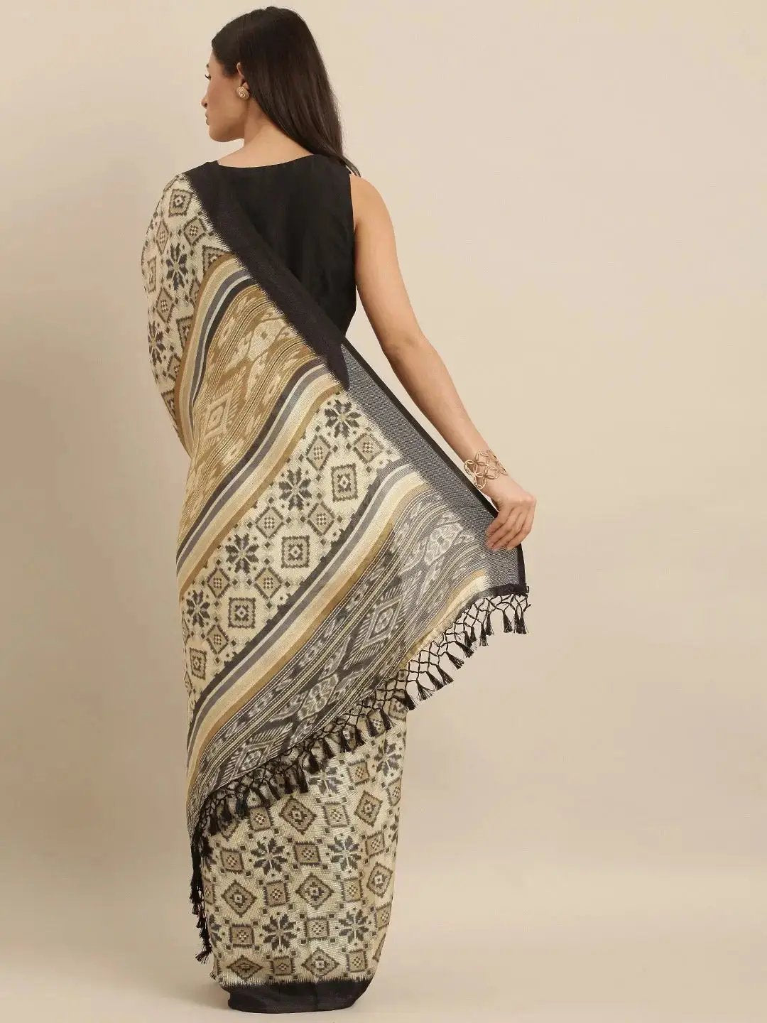 Stylish Patola Silk Saree With Ethnic Motifs Work