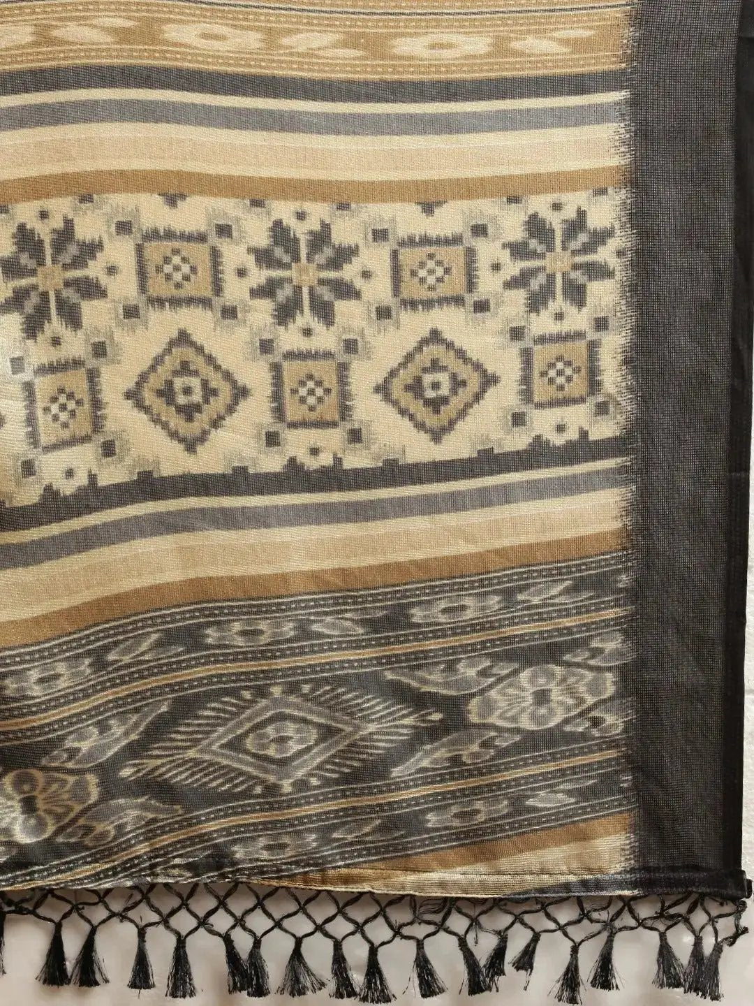 Stylish Patola Silk Saree With Ethnic Motifs Work