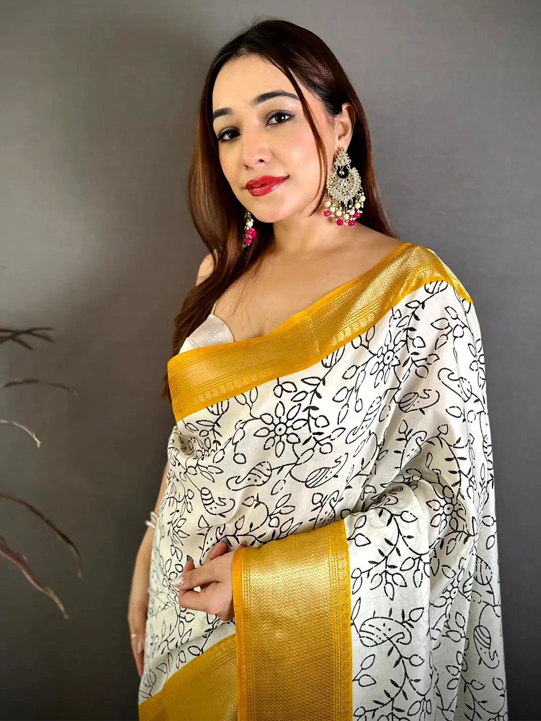 Elegant Soft Dola Silk Black Ink Kalamkari Saree
