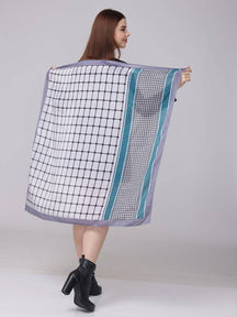 Stylish Geometric Patterned Scarf
