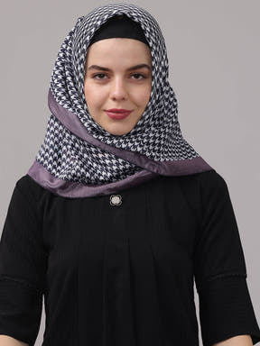 Houndstooth Harmony Scarf