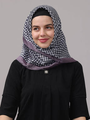 Houndstooth Harmony Scarf