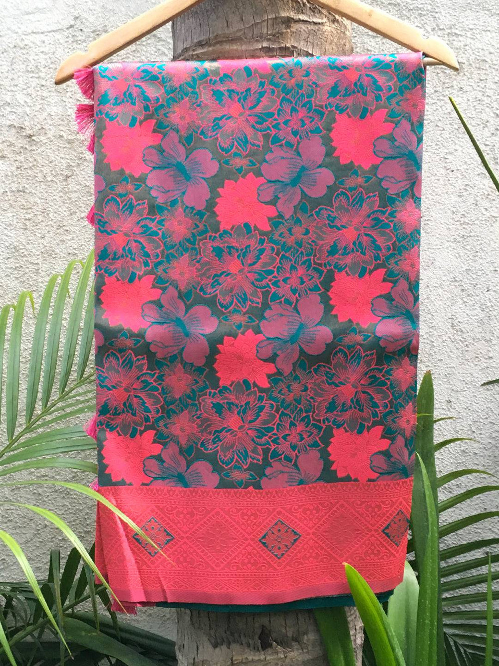 Rama Soft Silk Butta Weaving Saree fabric detail