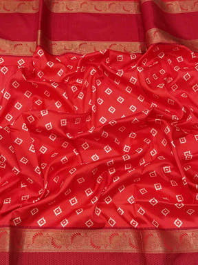 Detailed view of red Gadwal Border on Soft Silk Saree.