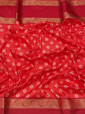 Detailed view of red Gadwal Border on Soft Silk Saree.