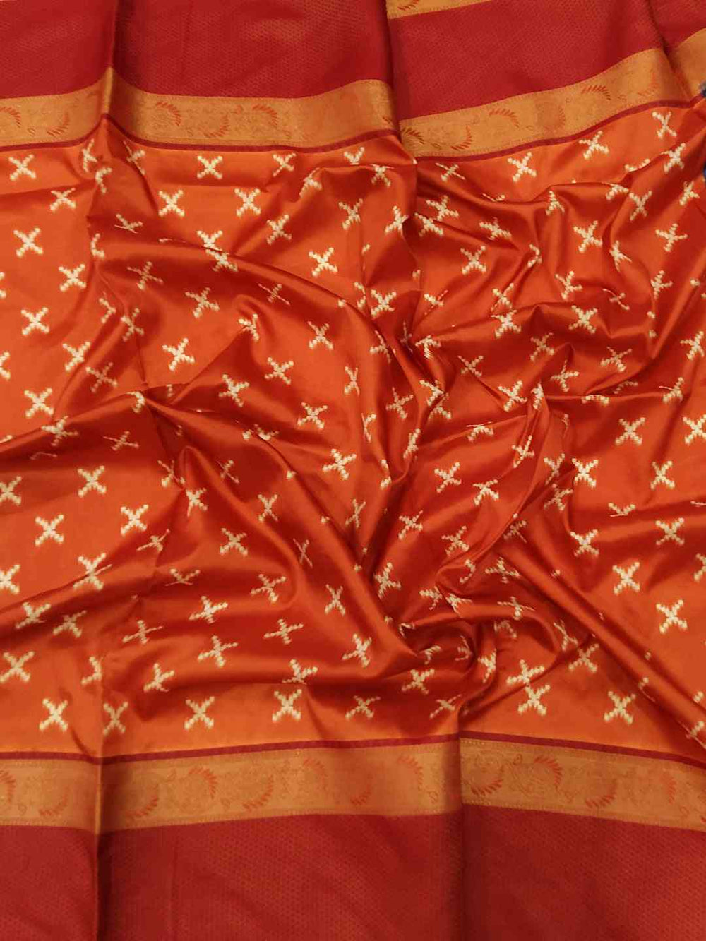 Close-up of Soft Gadwal Border Pochampally Print Saree fabric