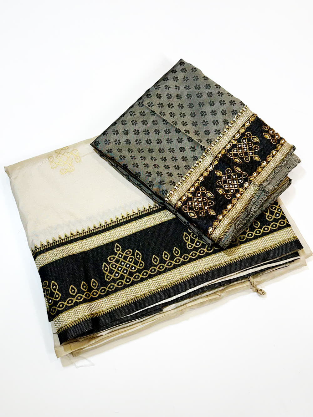 Cream Soft Silk Ikkat Kolam Saree With Maggam Blouse