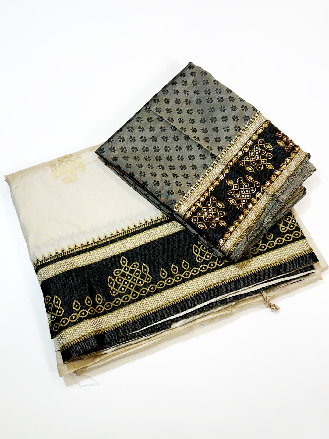 Cream Soft Silk Ikkat Kolam Saree With Maggam Blouse
