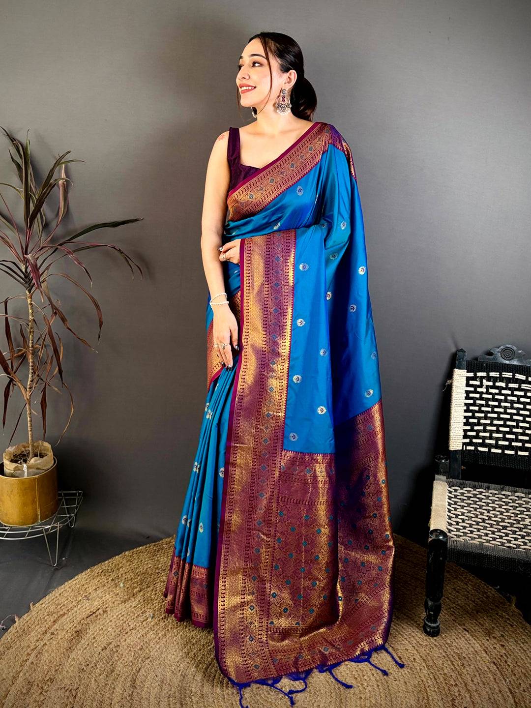 Exclusive Gold Woven Pallu Contrast Border Saree

