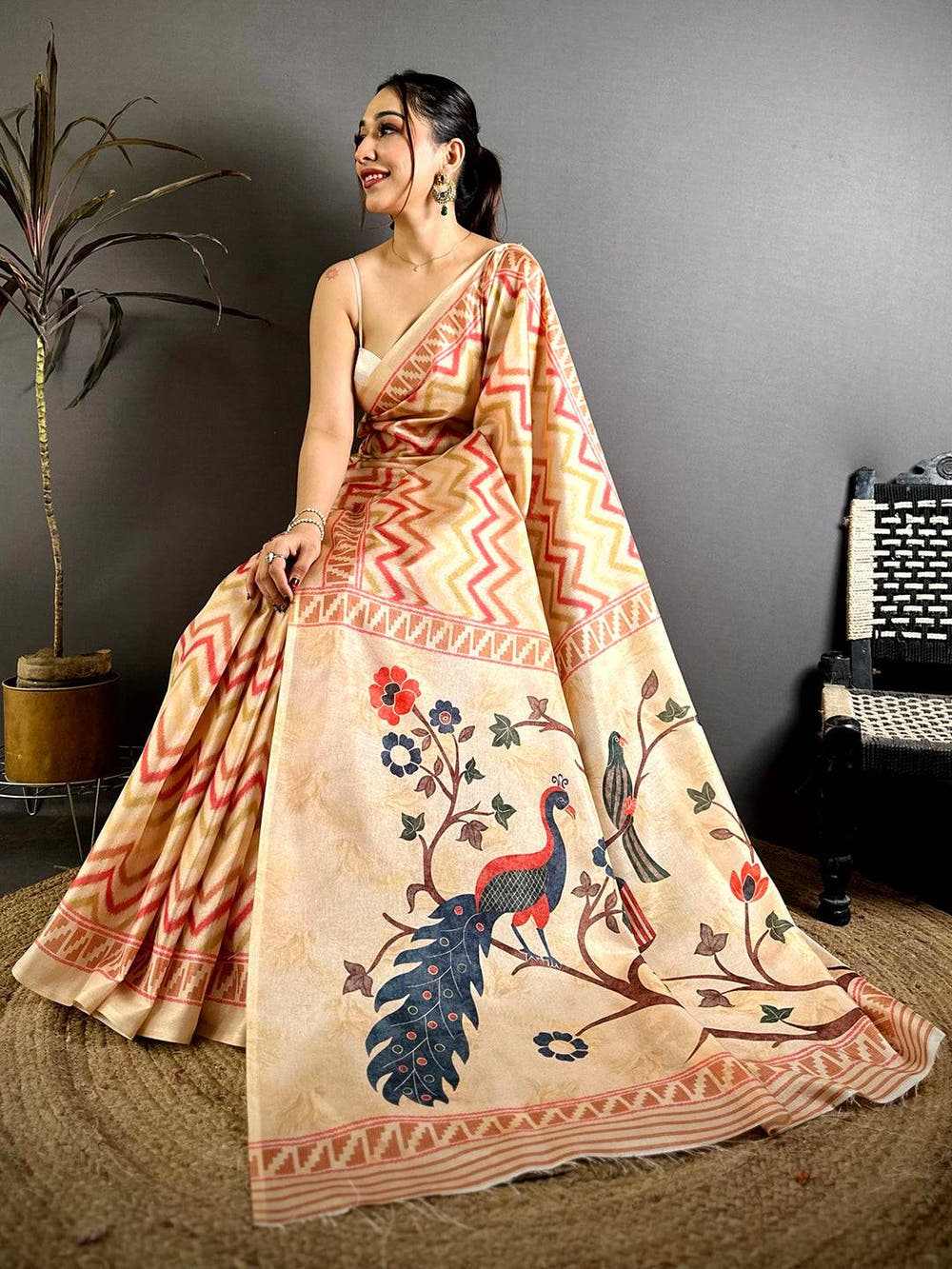 
Elegant Tussar Chevron Floral Print Saree