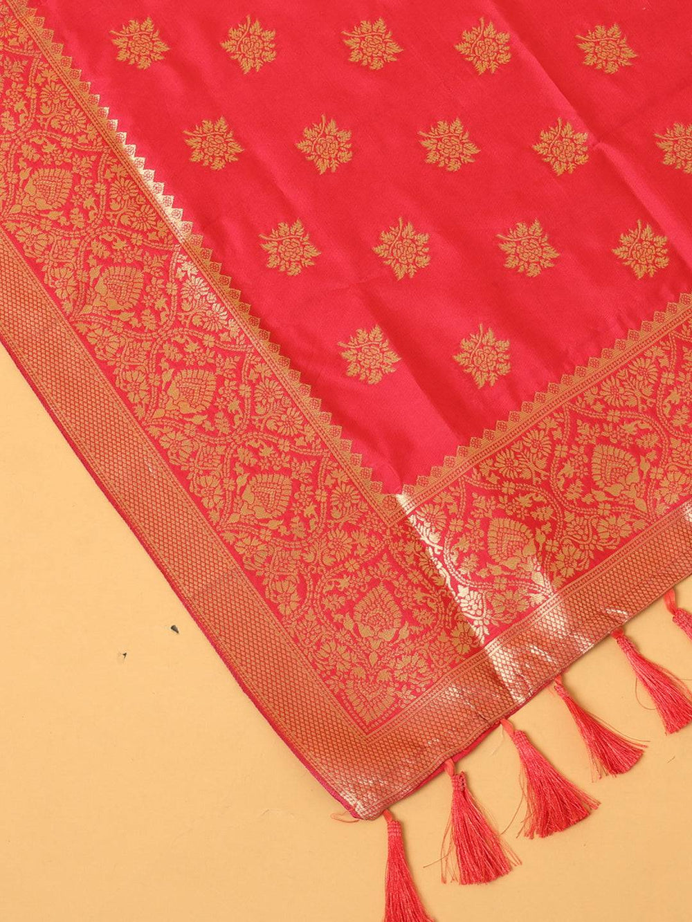 Close-up of woven design on silk blend rani dupatta
