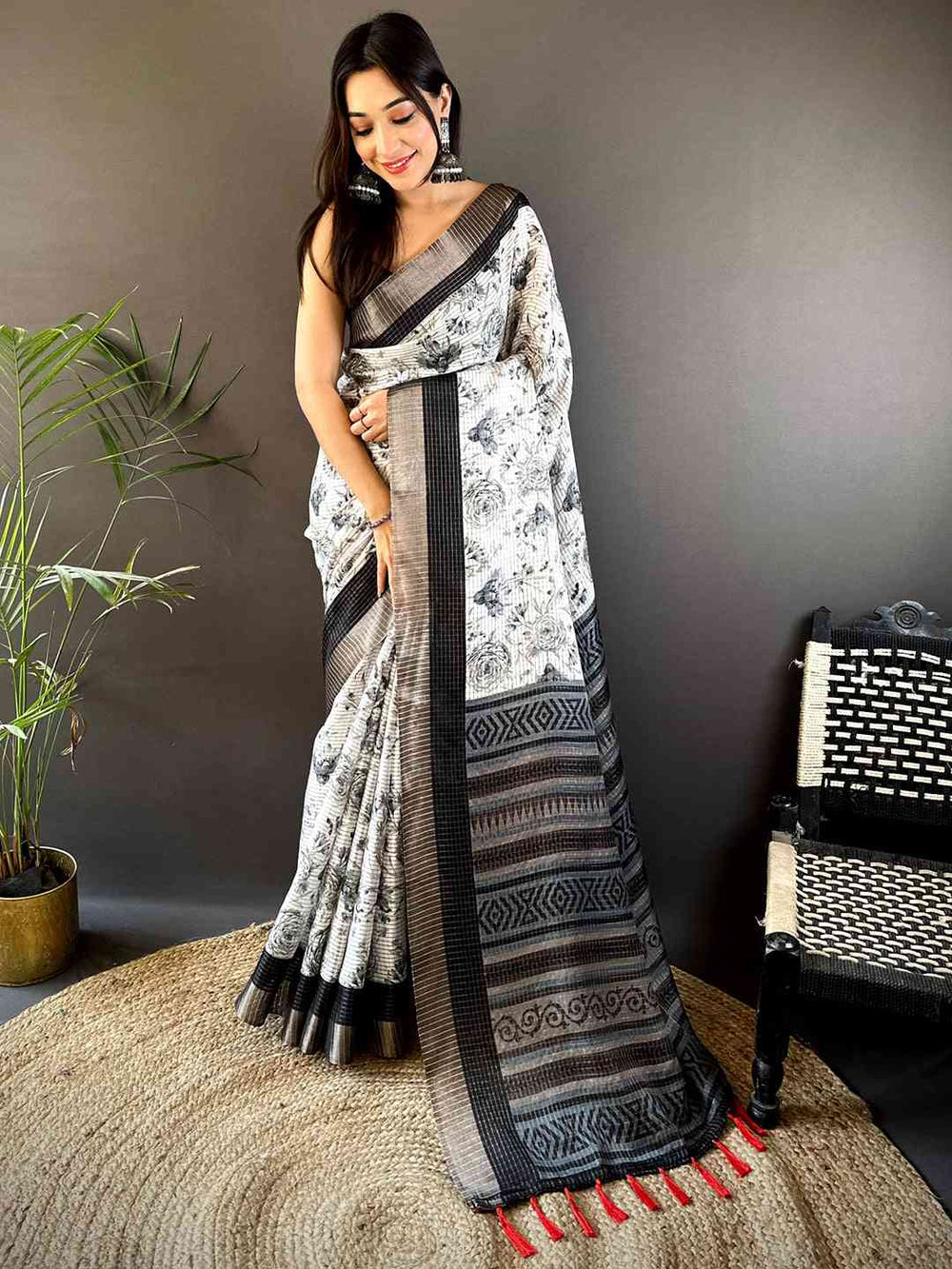 Elegant Black Check Floral Tissue Chanderi Saree