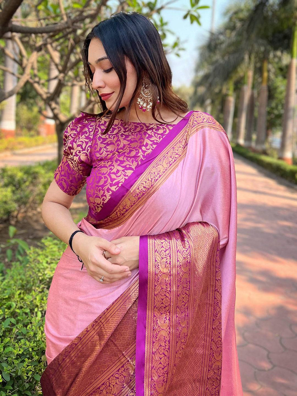 Aura soft silk pink saree with intricate Kanjivaram weaving