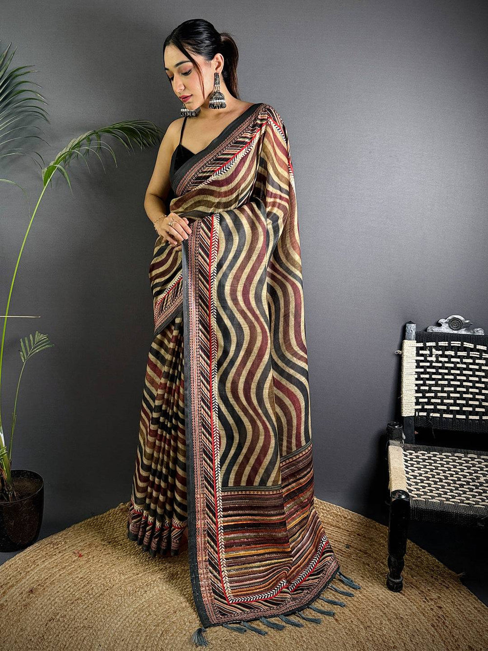 Vibrant Geometric Printed Linen Saree