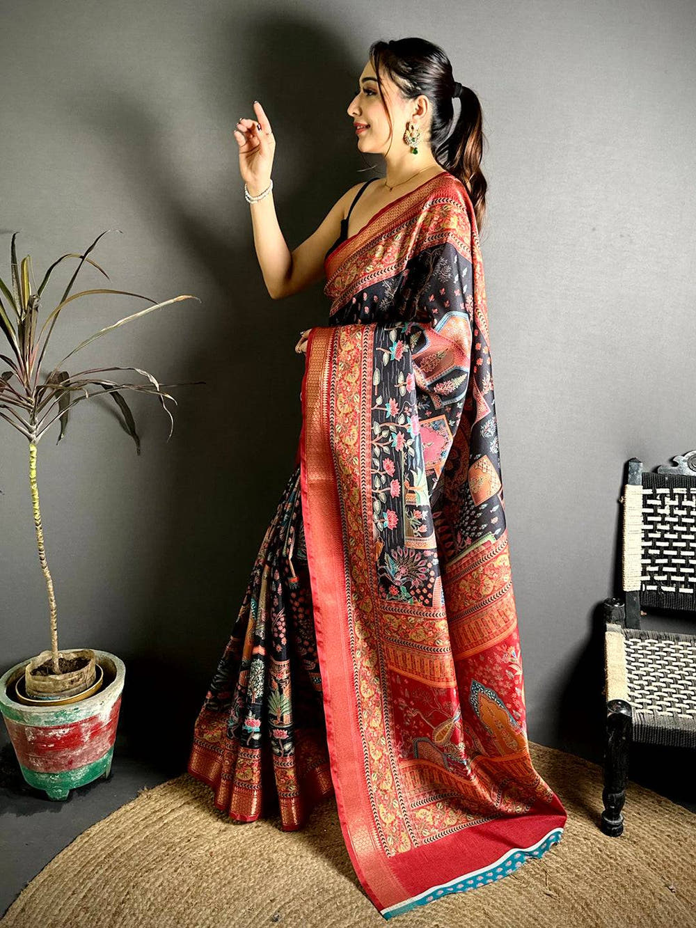Graceful Pashmina Printed Zari Border Saree