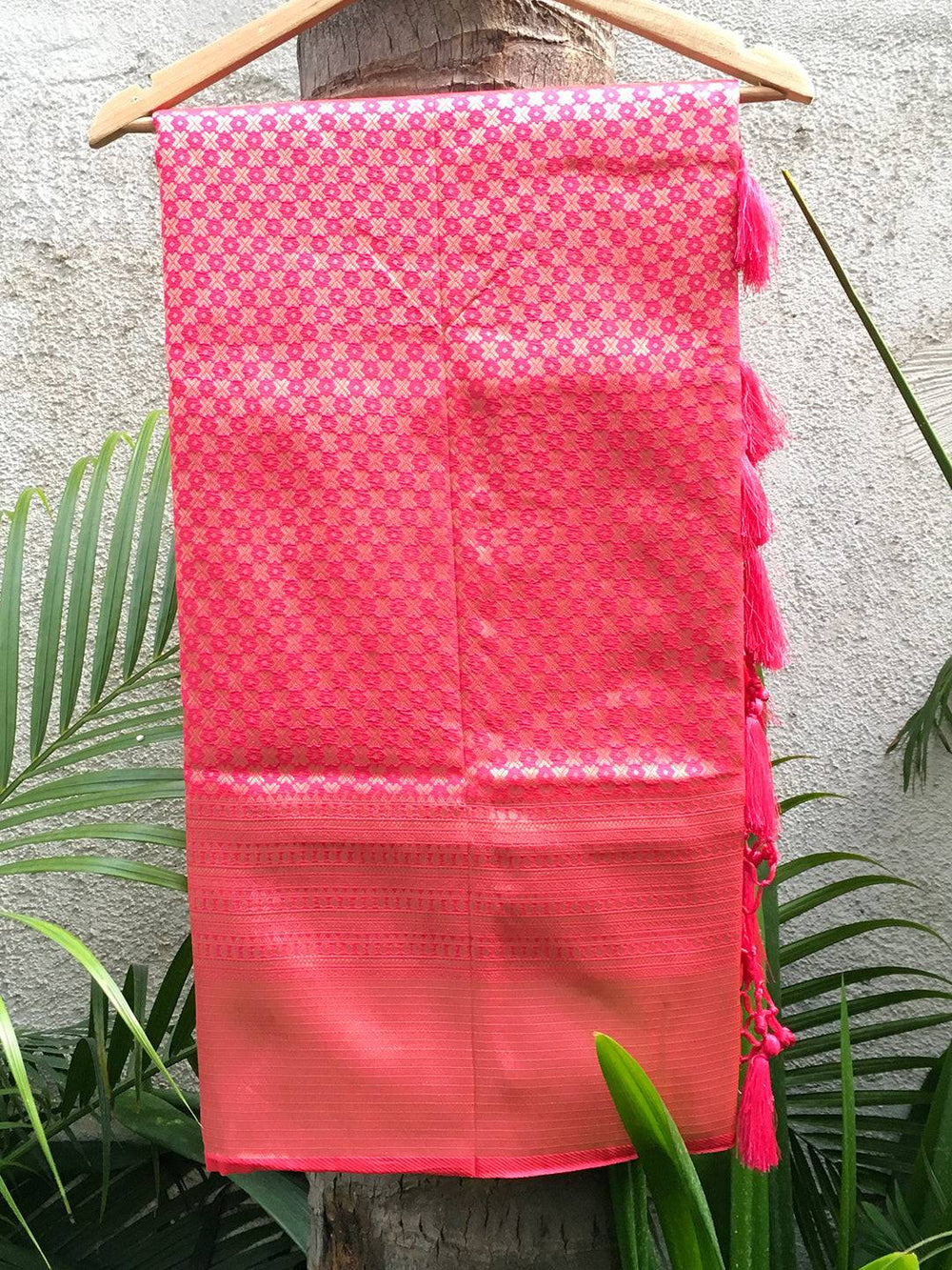 Elegant Kanjivaram pink silk saree with intricate woven designs