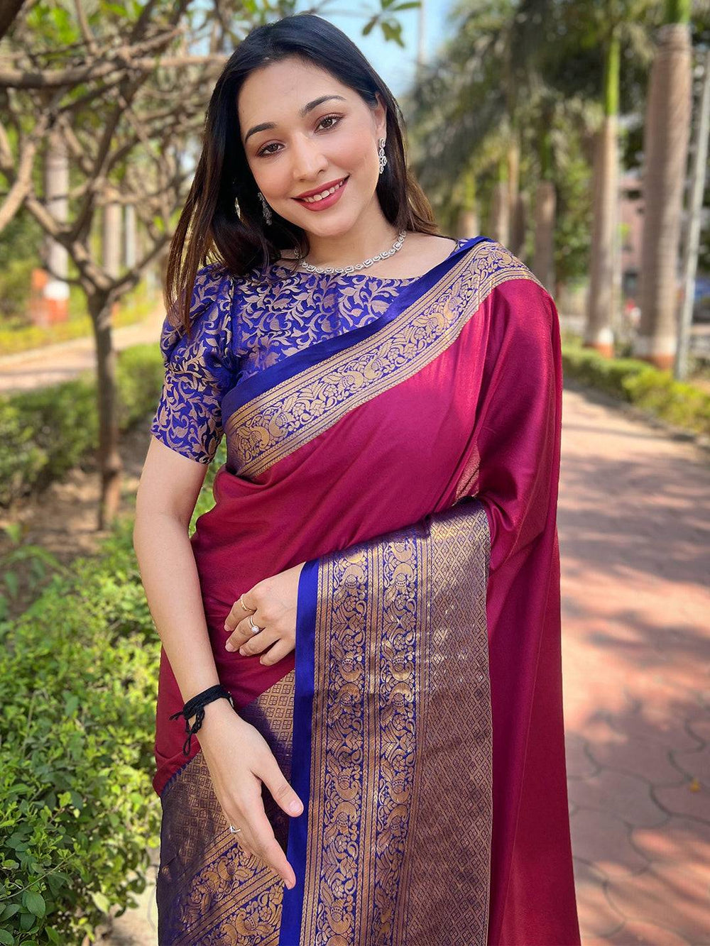 Aura Soft Silk Rani Colour Saree with intricate Kanjivaram weaving