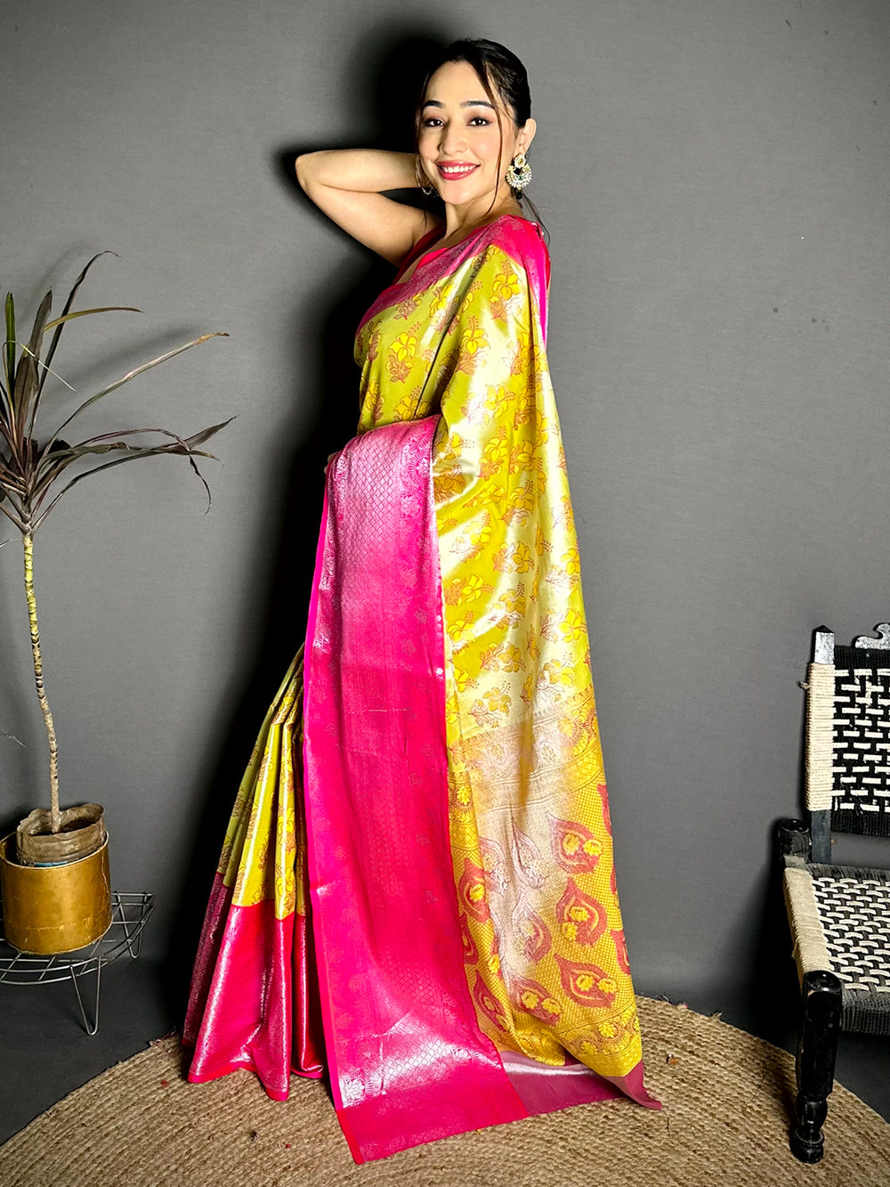 Stylish Zari One Gram Tissue Kanchi Saree