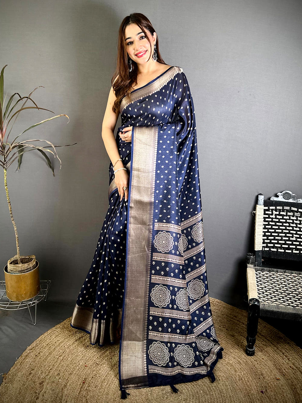 Navy Blue Small Leaf Butti Dola Saree