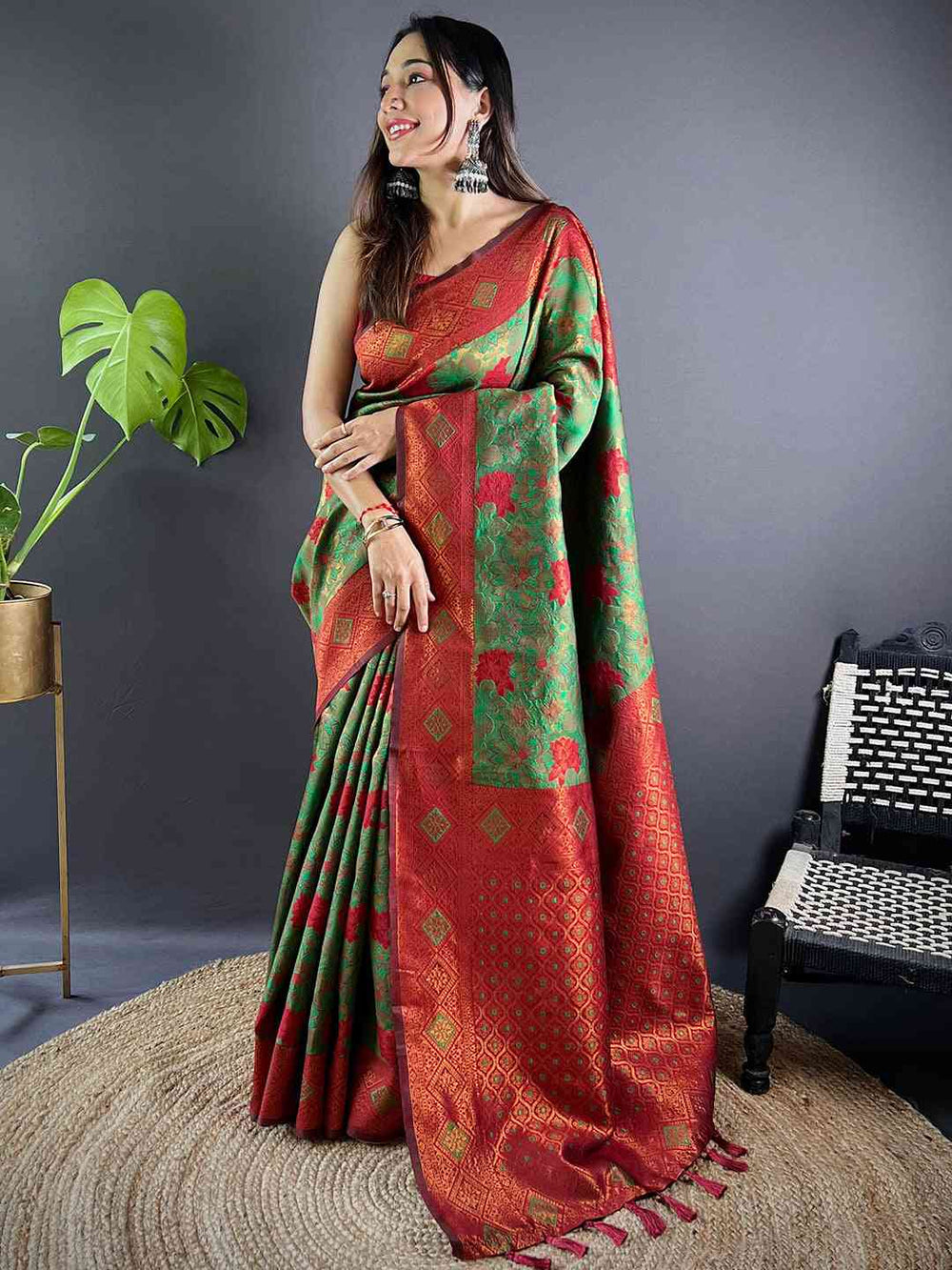 Full view of Forest Green Soft Silk Butta Weaving Saree