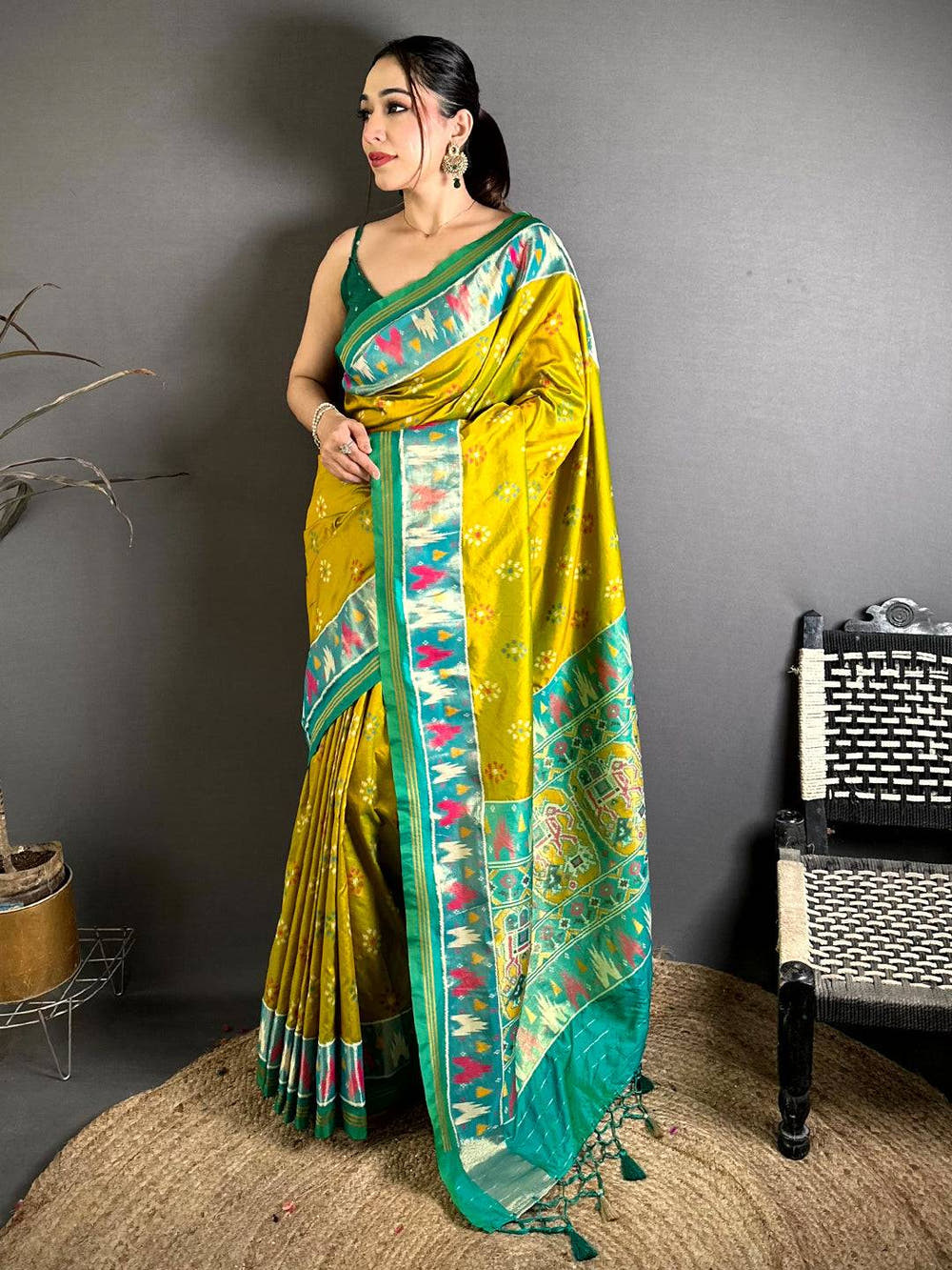 Royal Double Tone Soft Silk Ikkat Butti Saree