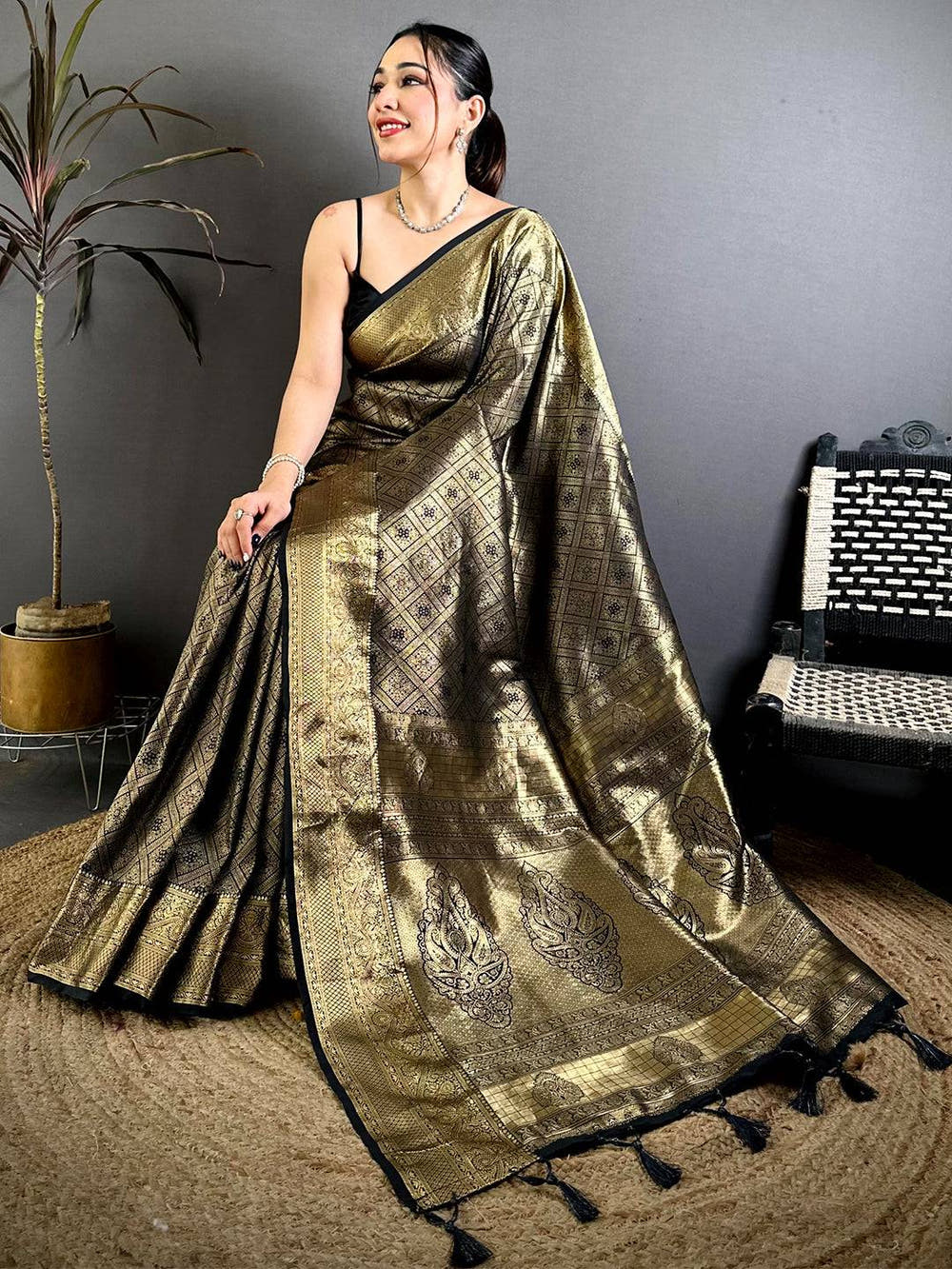 Stylish Kanjivaram Self Gold Zari Weave Saree