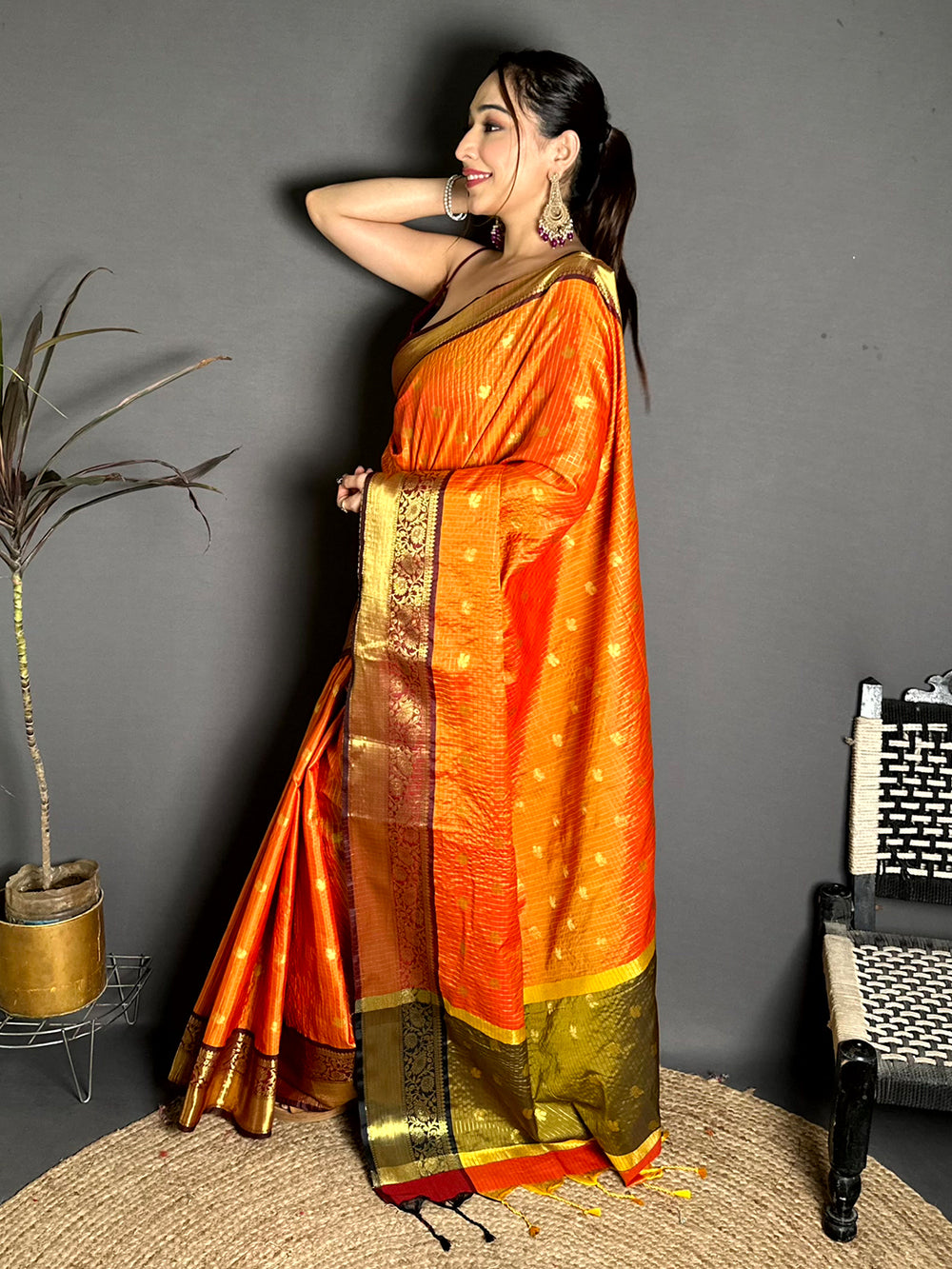 Artisan Self Gold Zari Chex Chitpallu Saree