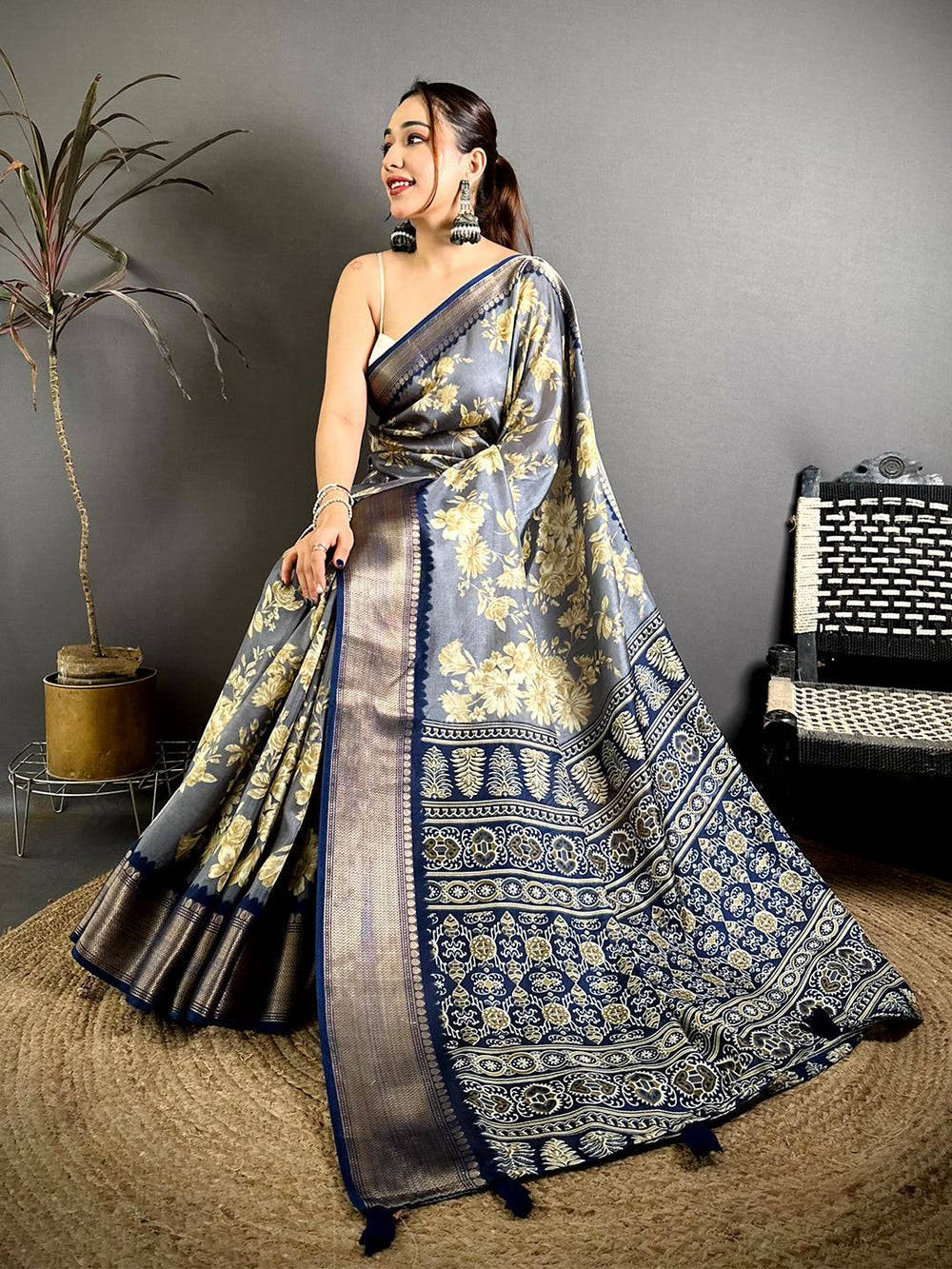 Grey Dola Big Floral Zari Kanchi Saree