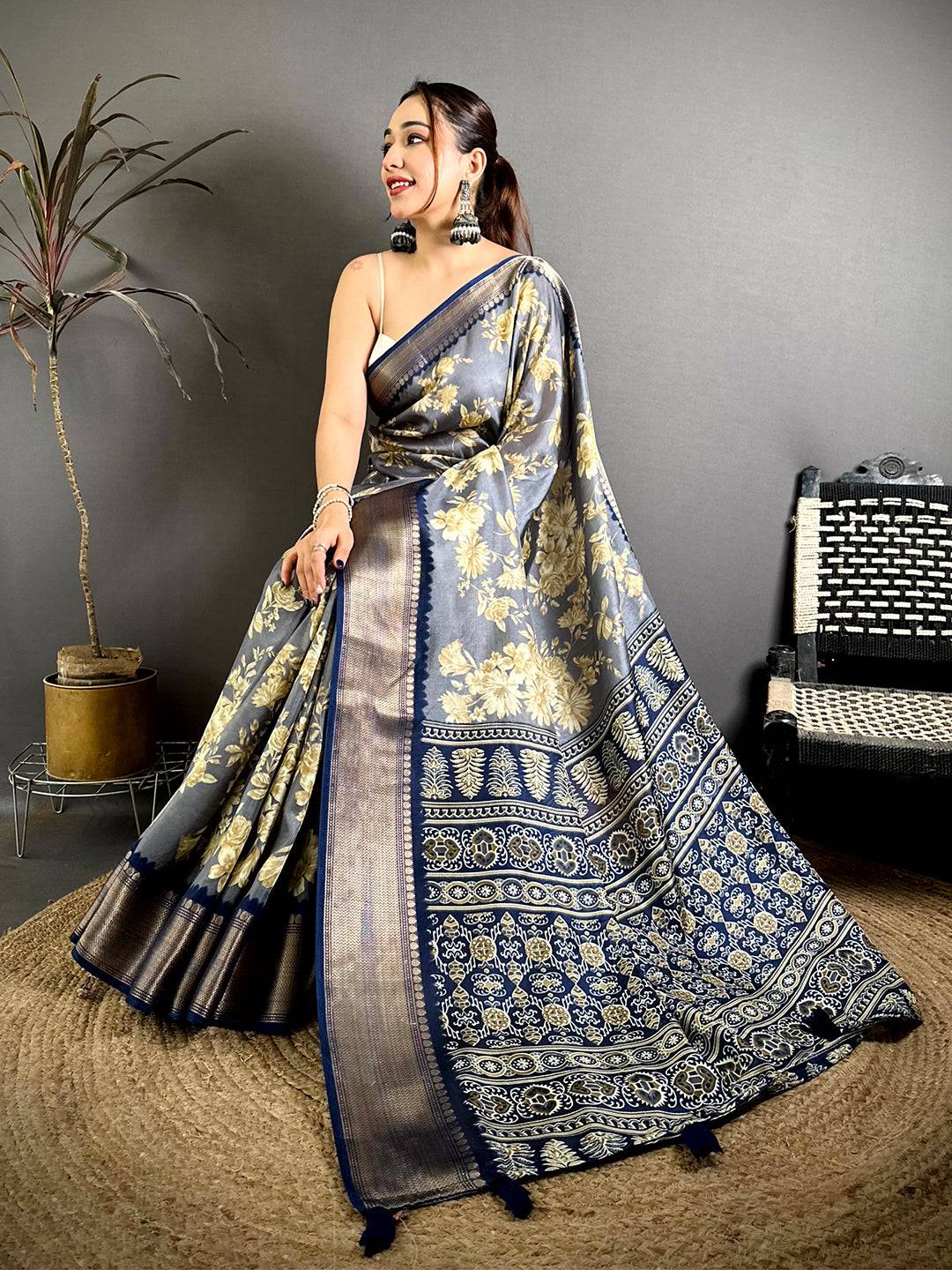 Grey Dola Big Floral Zari Kanchi Saree