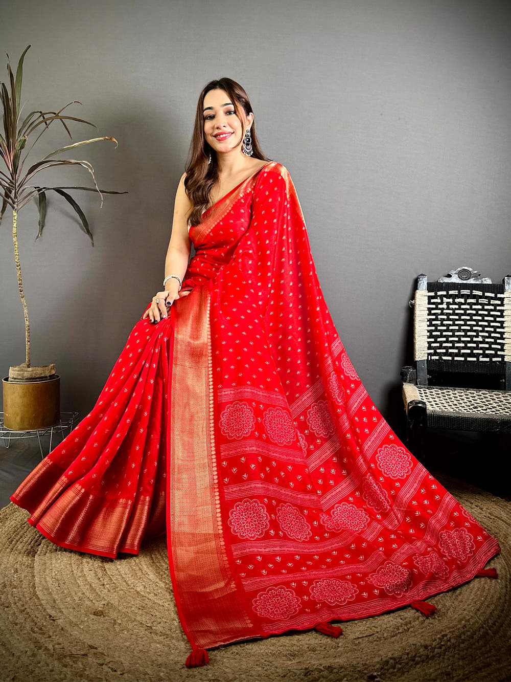 Red Small Leaf Butti Dola Saree
