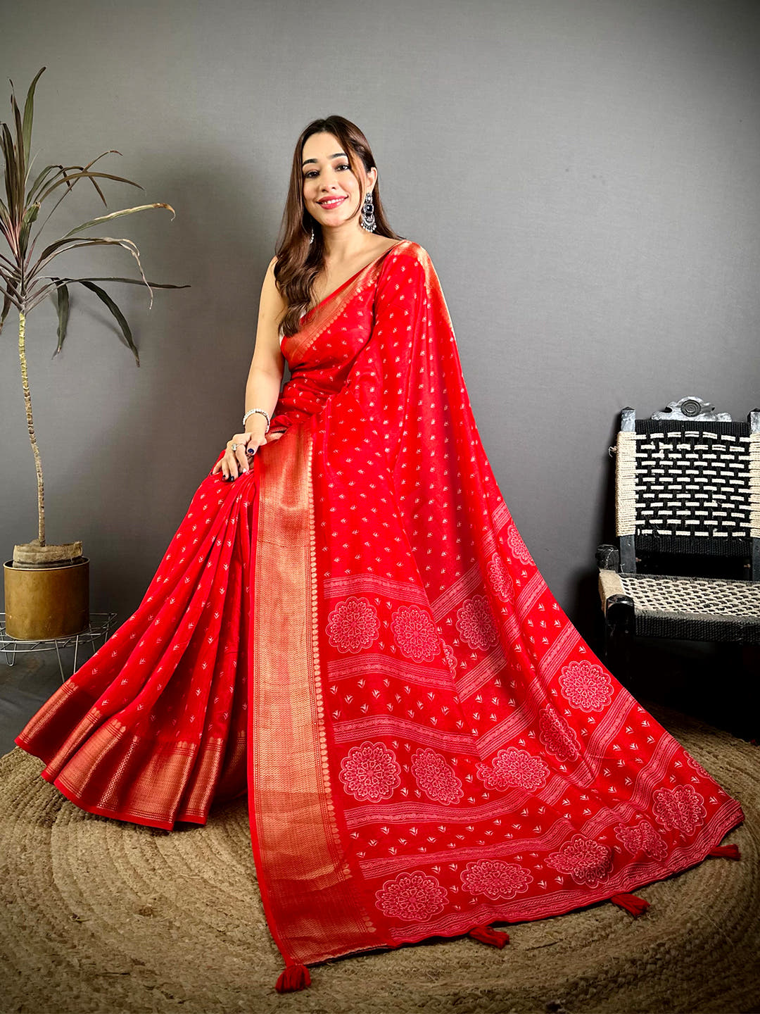 Red Small Leaf Butti Dola Saree
