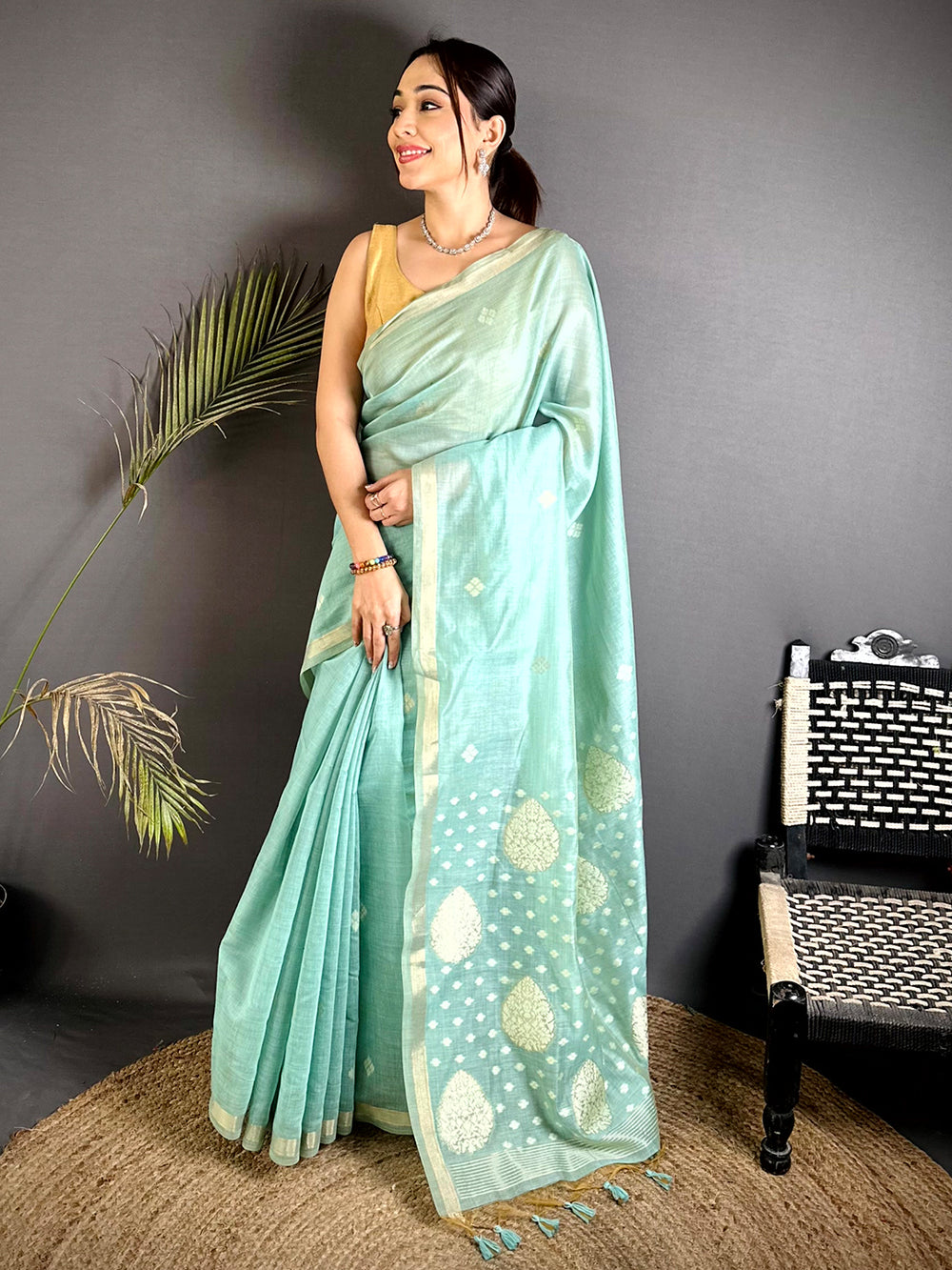 Royal Lakhnavi Handloom Linen Saree