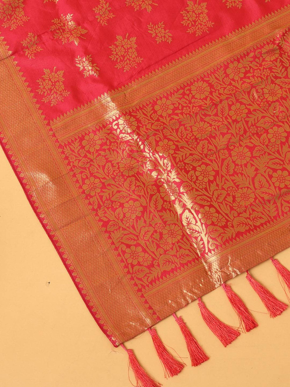 Close-up of woven design on Rani silk blend dupatta