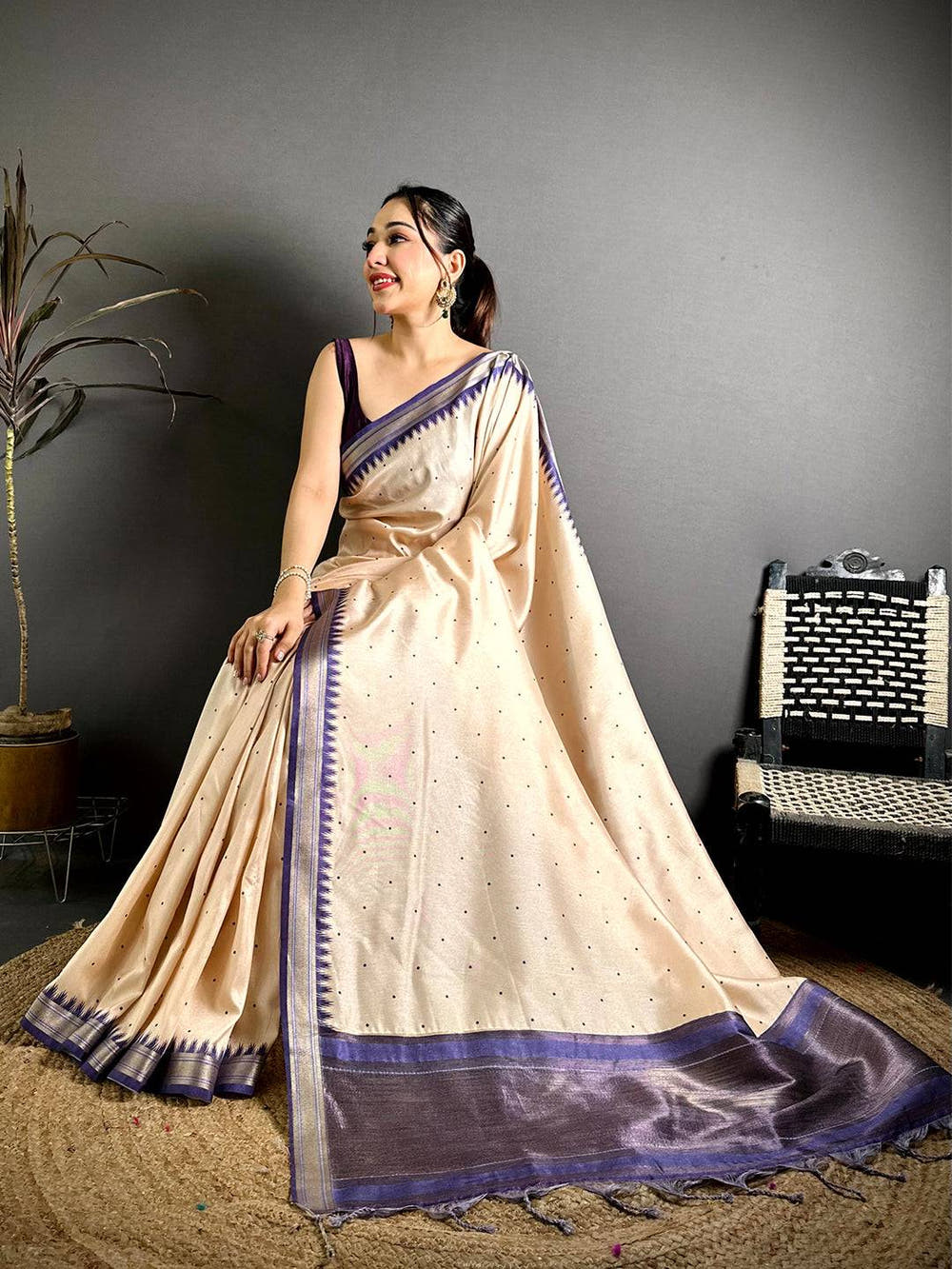 Soft Silk Polka Dot Gaji Lakda Patta Saree