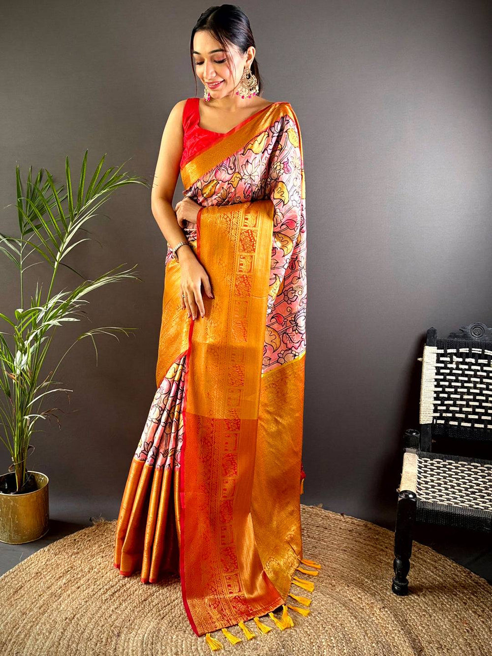 Pink Elegant Soft Silk Saree With Pattu Zari Border