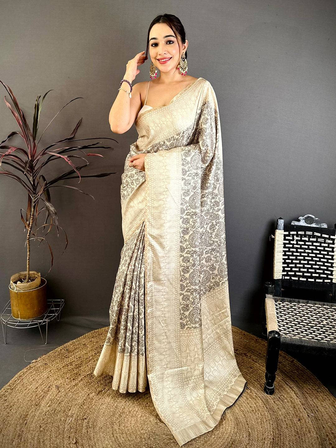 Opulent Paisley Print Soft Zarna Silk Saree