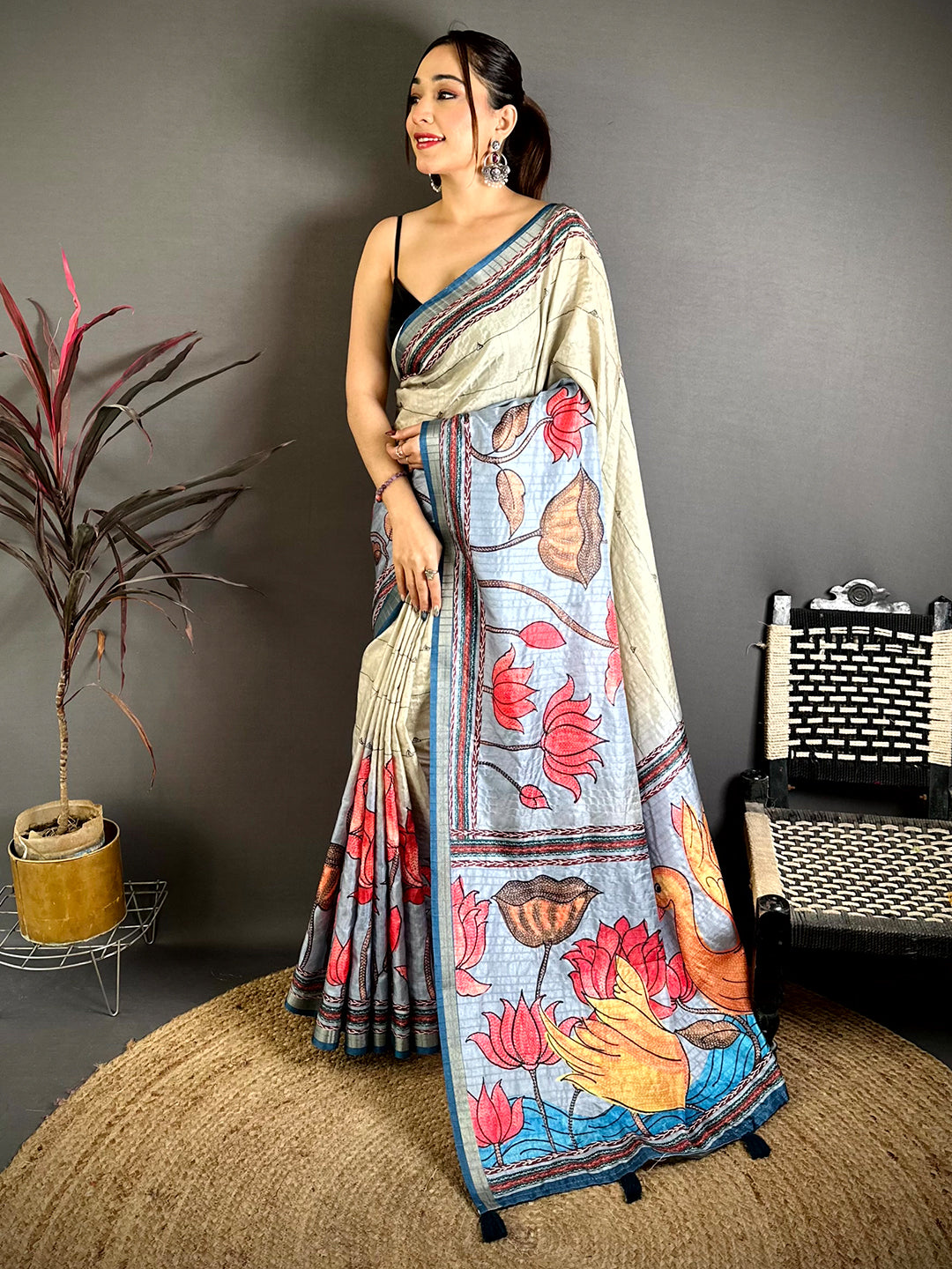 Stylish Madhubani Katha Effect Tussar Saree