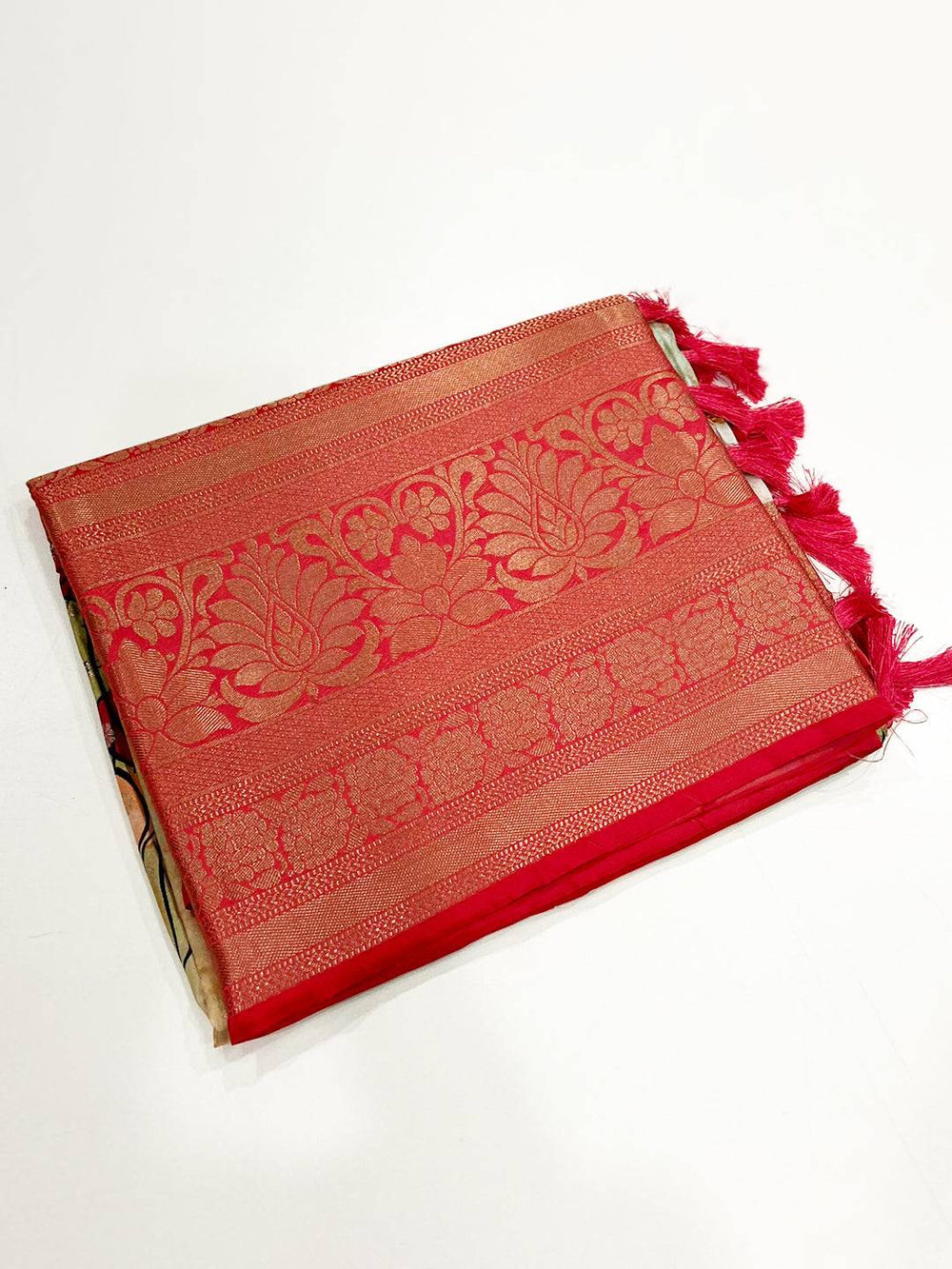 Graceful Banarasi Floral Print Saree