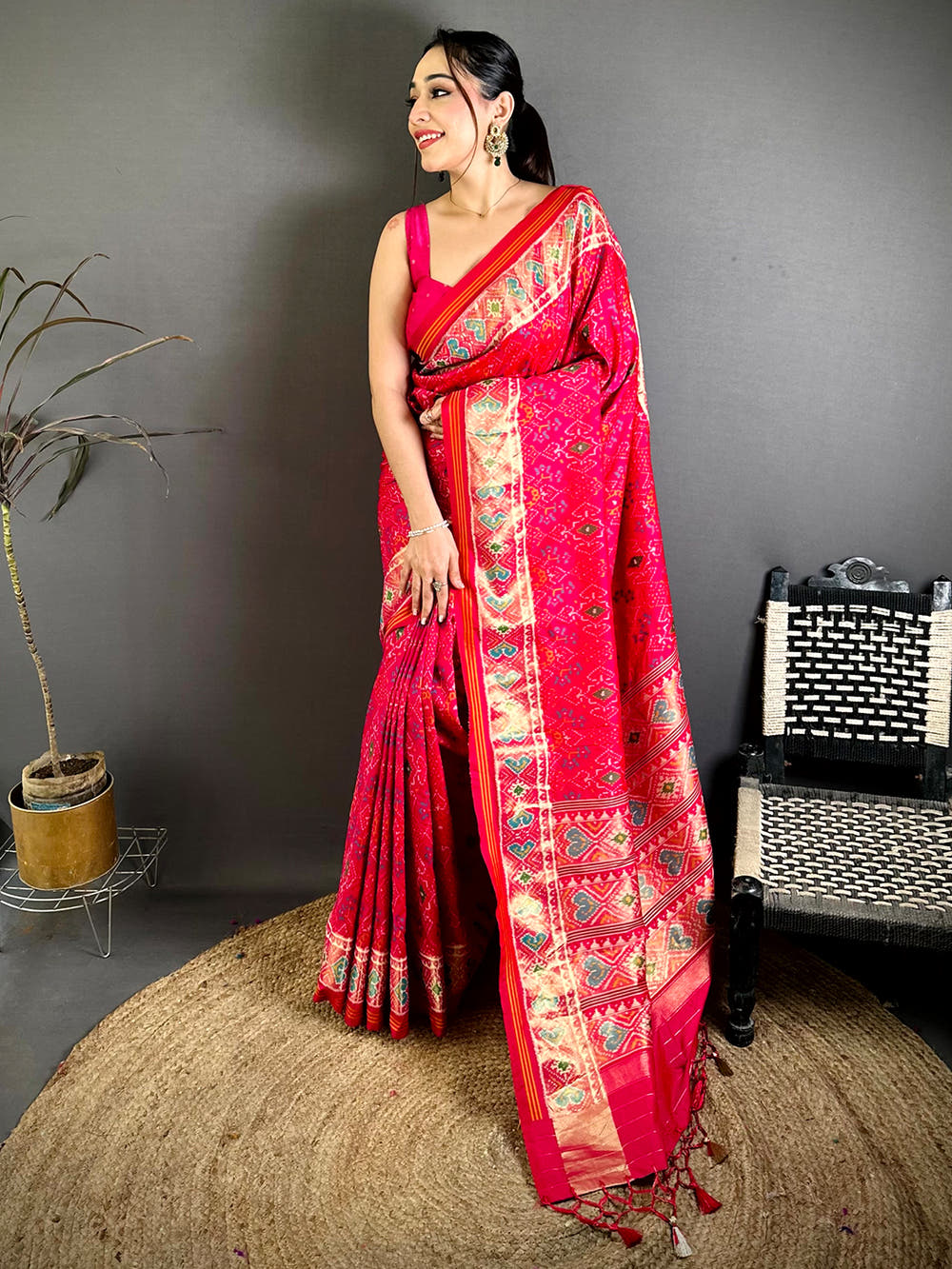 Stylish Ikkat Weaving Patola Silk Saree