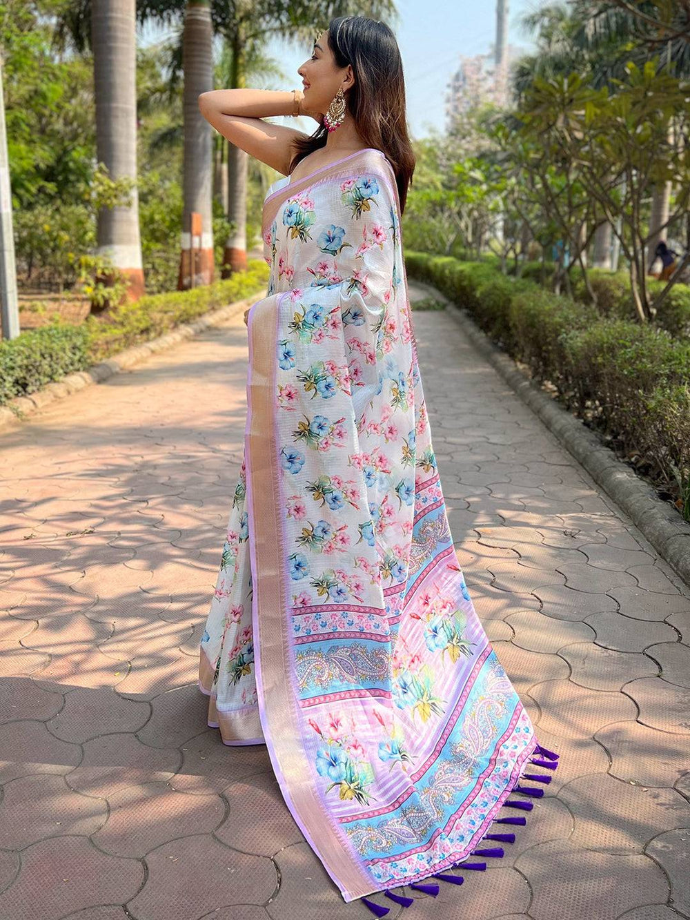 Back view of Lavender Kota saree with floral design