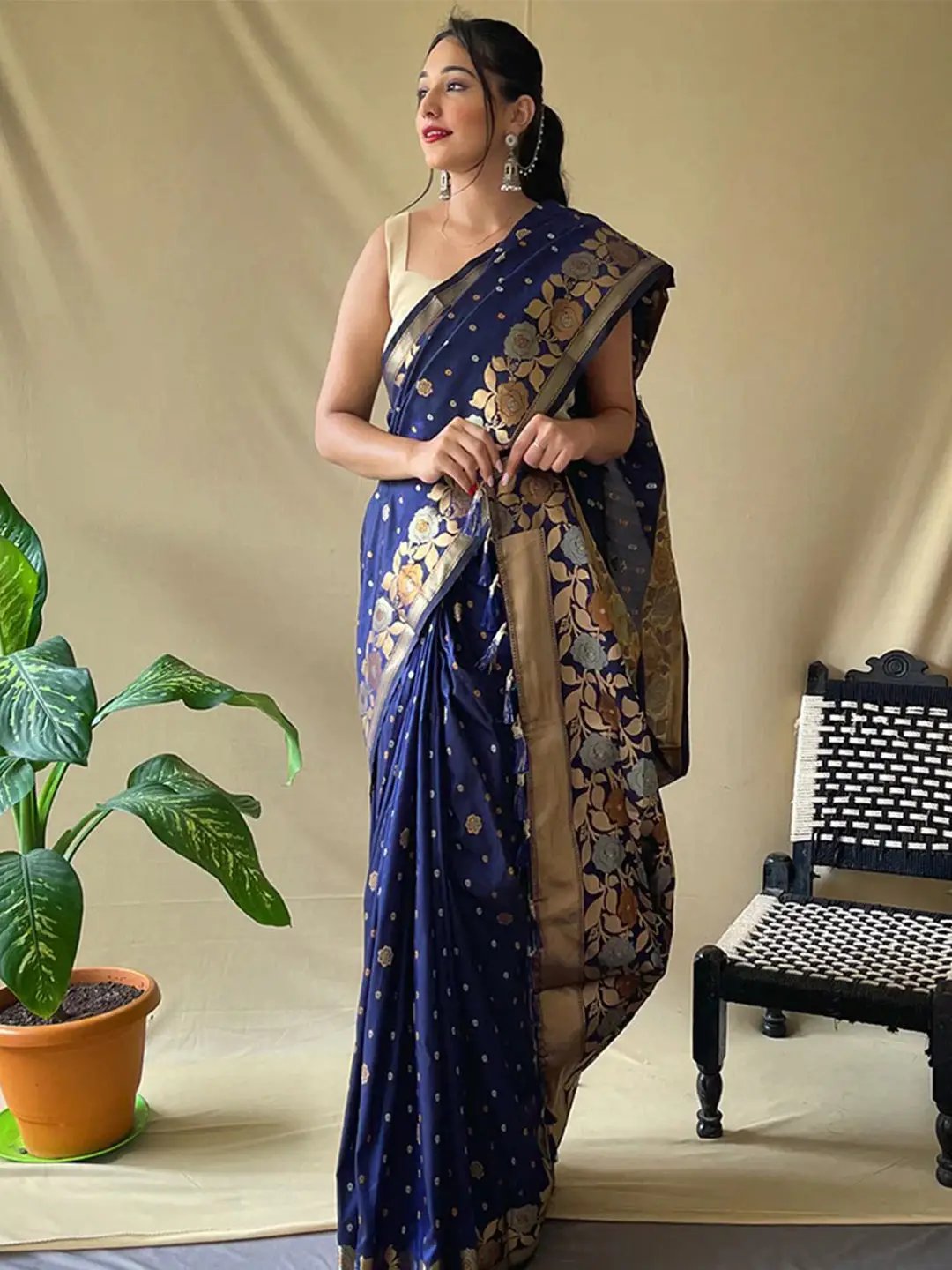 Elegant Navy Blue Banarasi Silk Saree with Zari Border