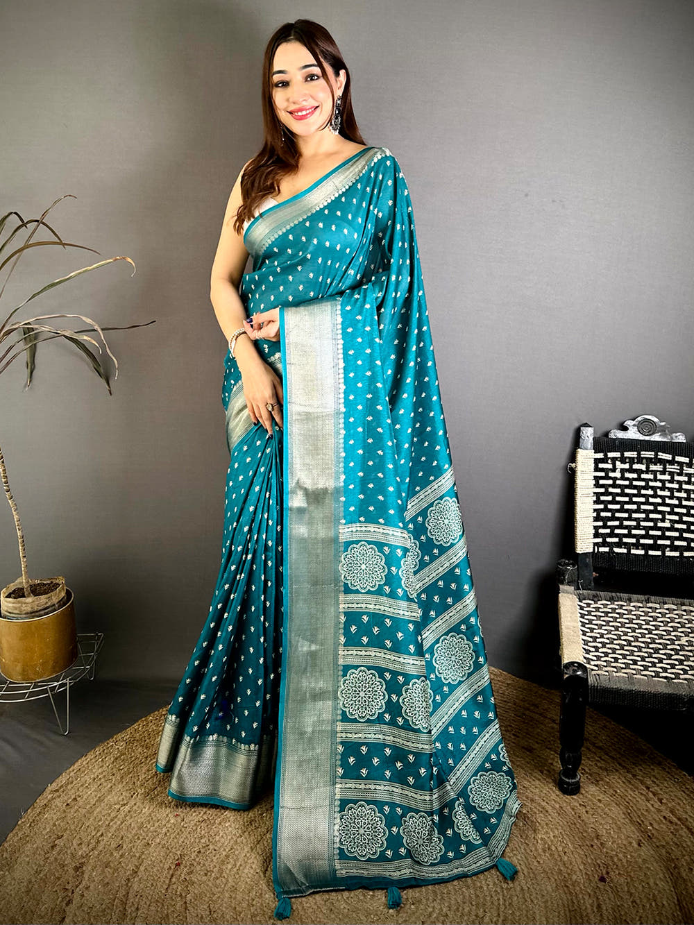 Teal Small Leaf Butti Dola Saree