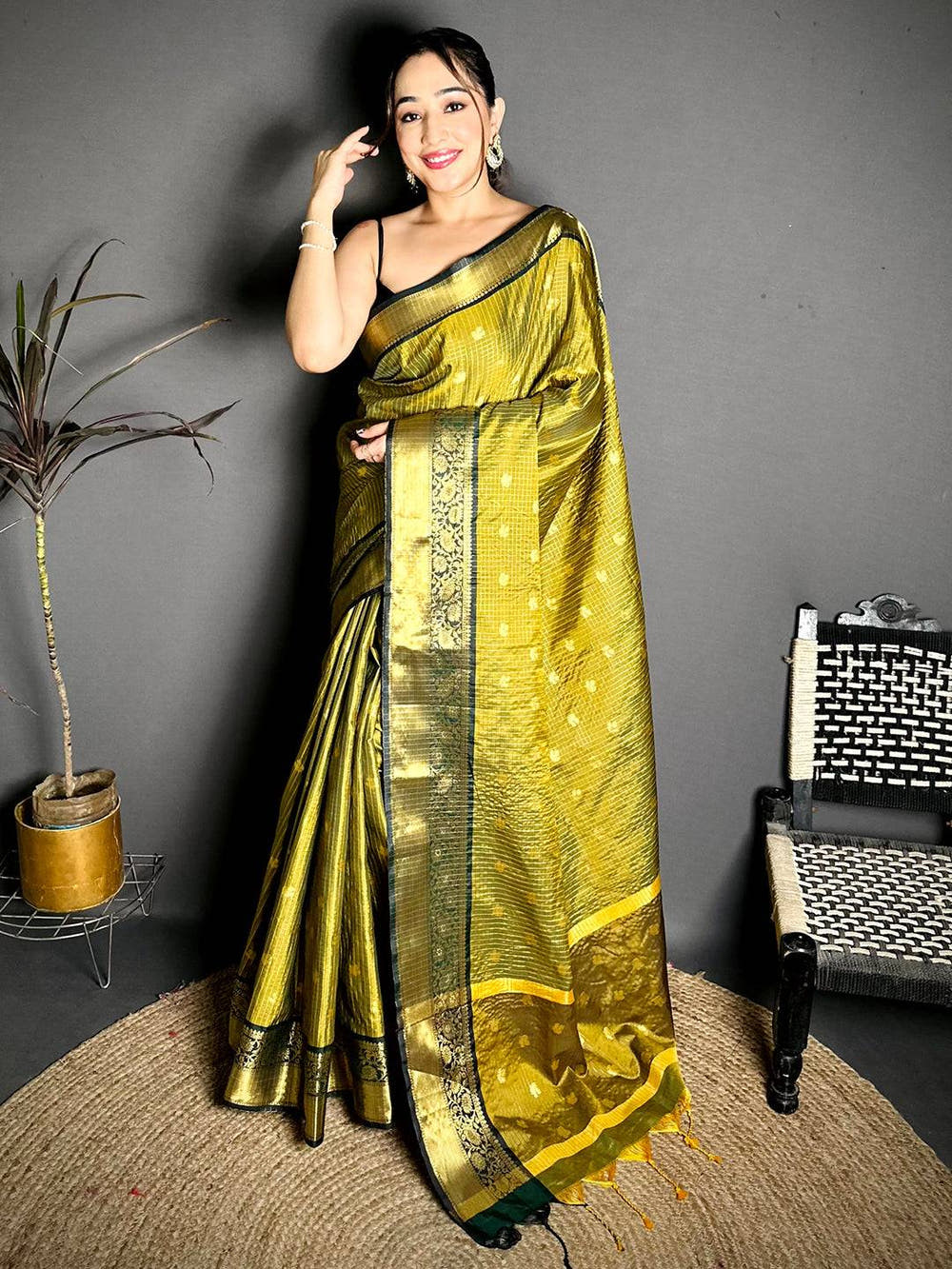 Royal Self Gold Zari Chex Chitpallu Saree