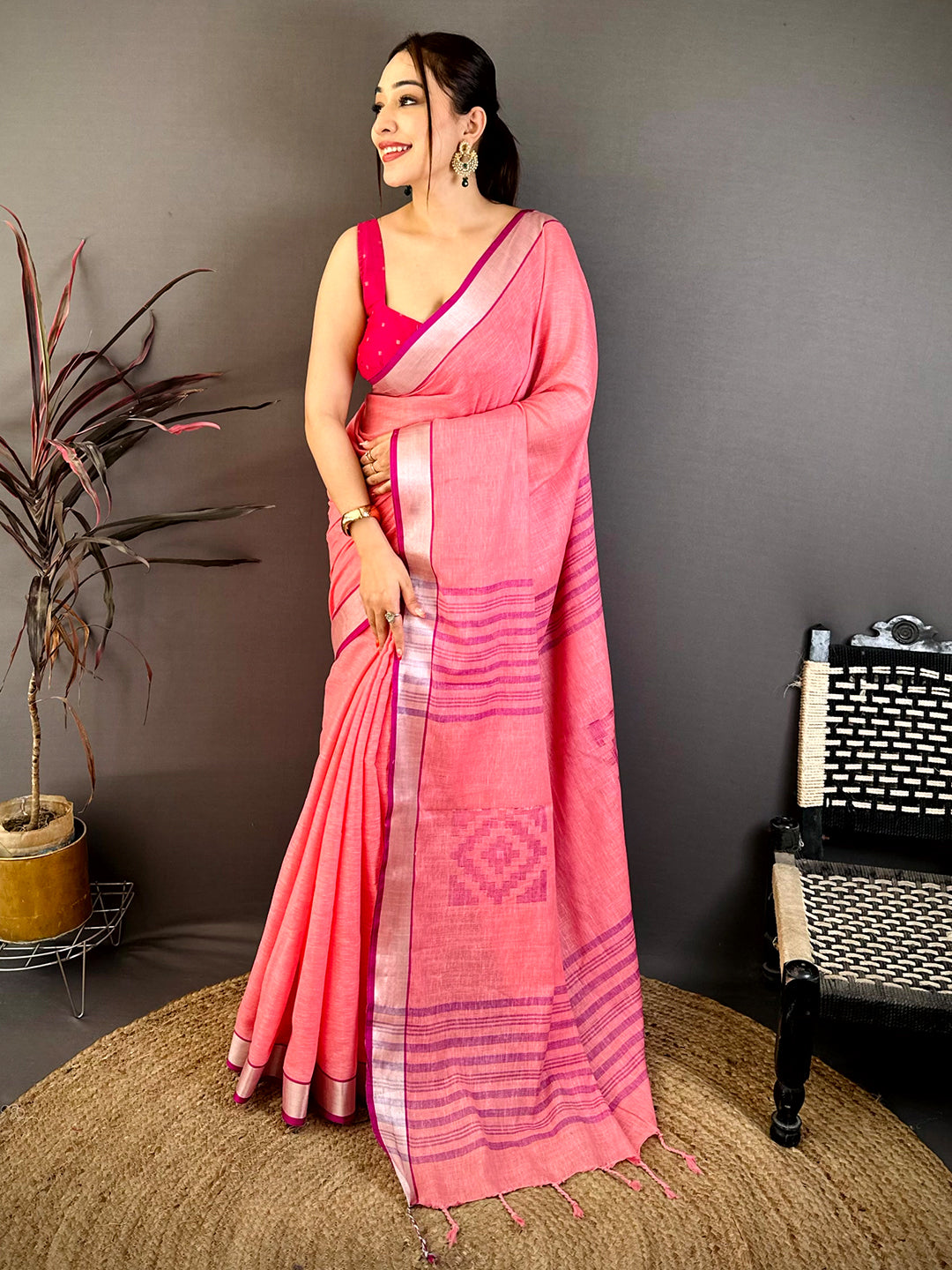 Gajri Linen 60 Count Silver Zari Saree