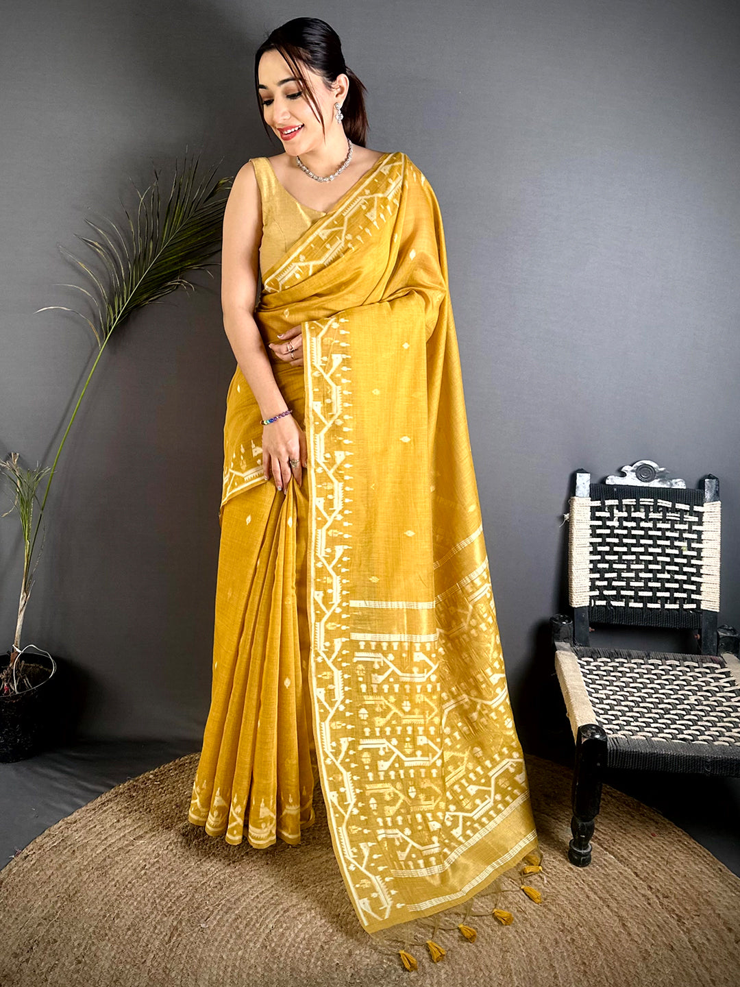 Opulent Lakhani Linen Saree