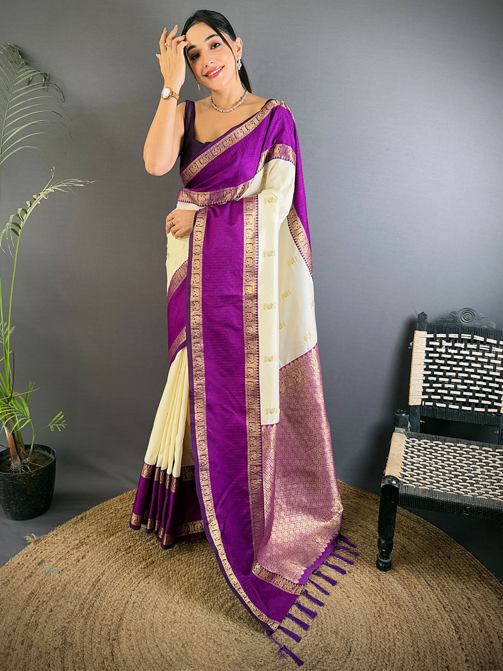 White Gadhwal Pure Soft Silk Saree