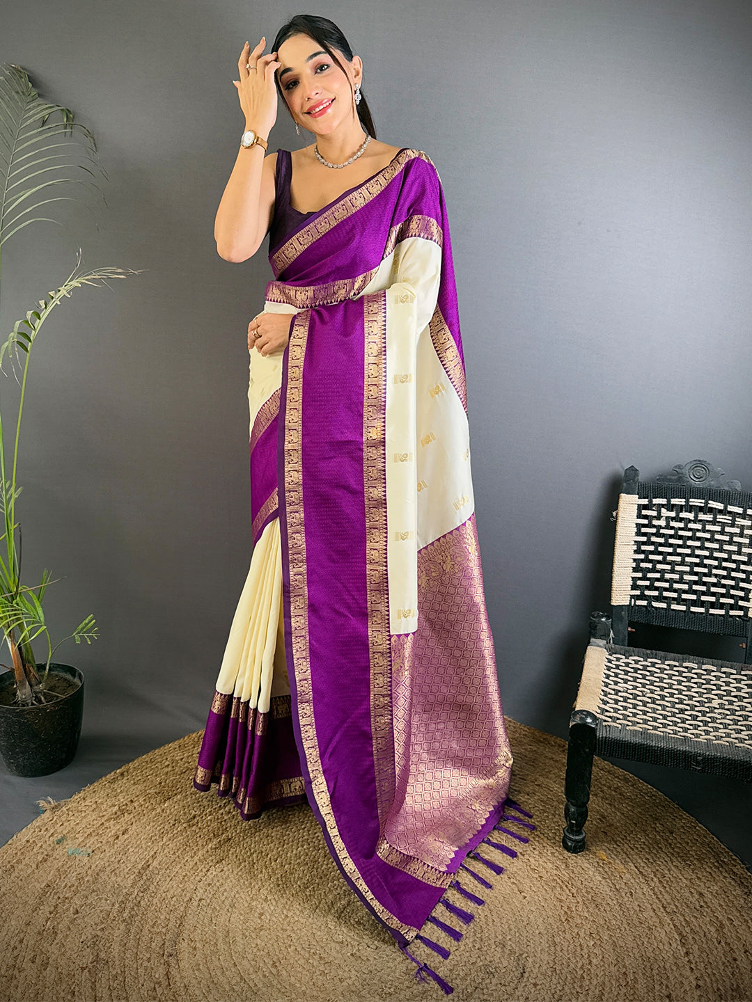 White Gadhwal Pure Soft Silk Saree