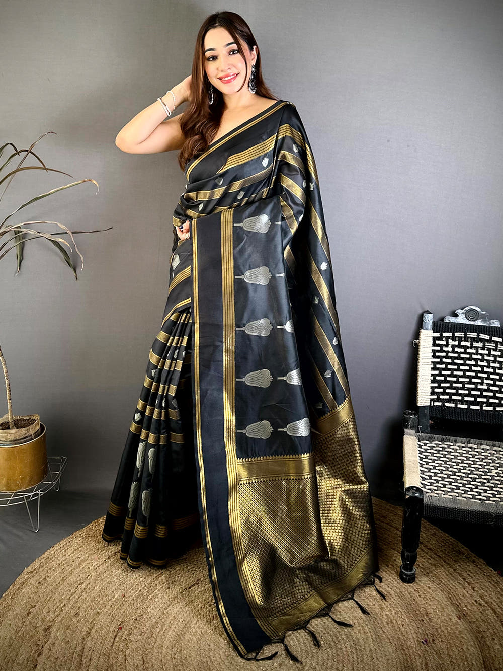 Elegant Banarasi Gold Silver Butta Saree