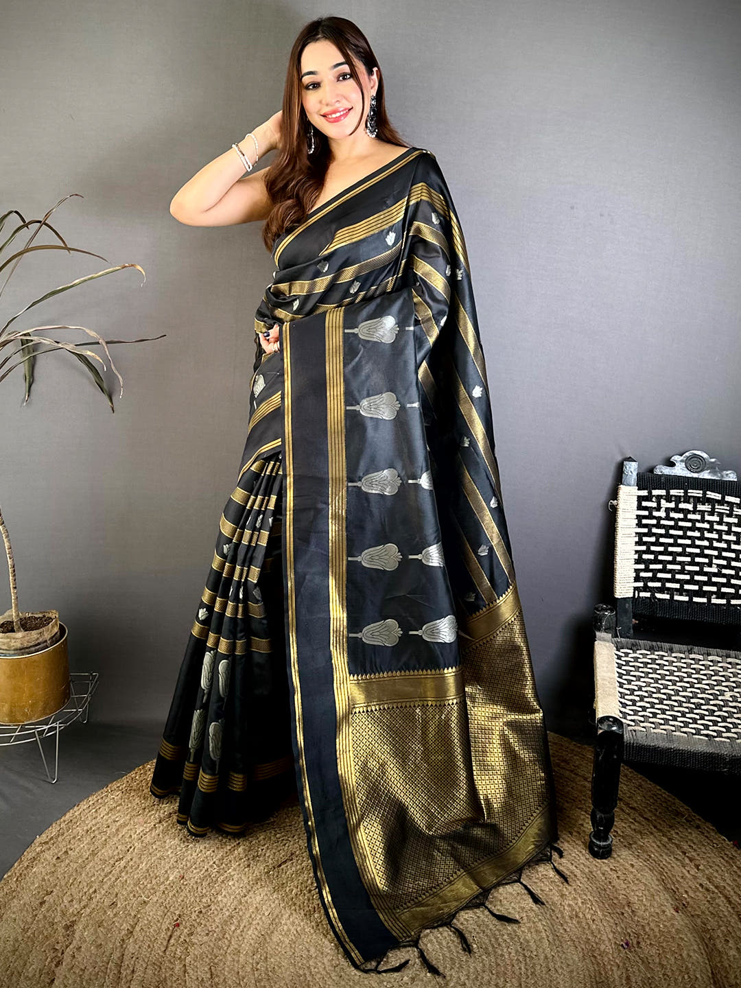 Elegant Banarasi Gold Silver Butta Saree