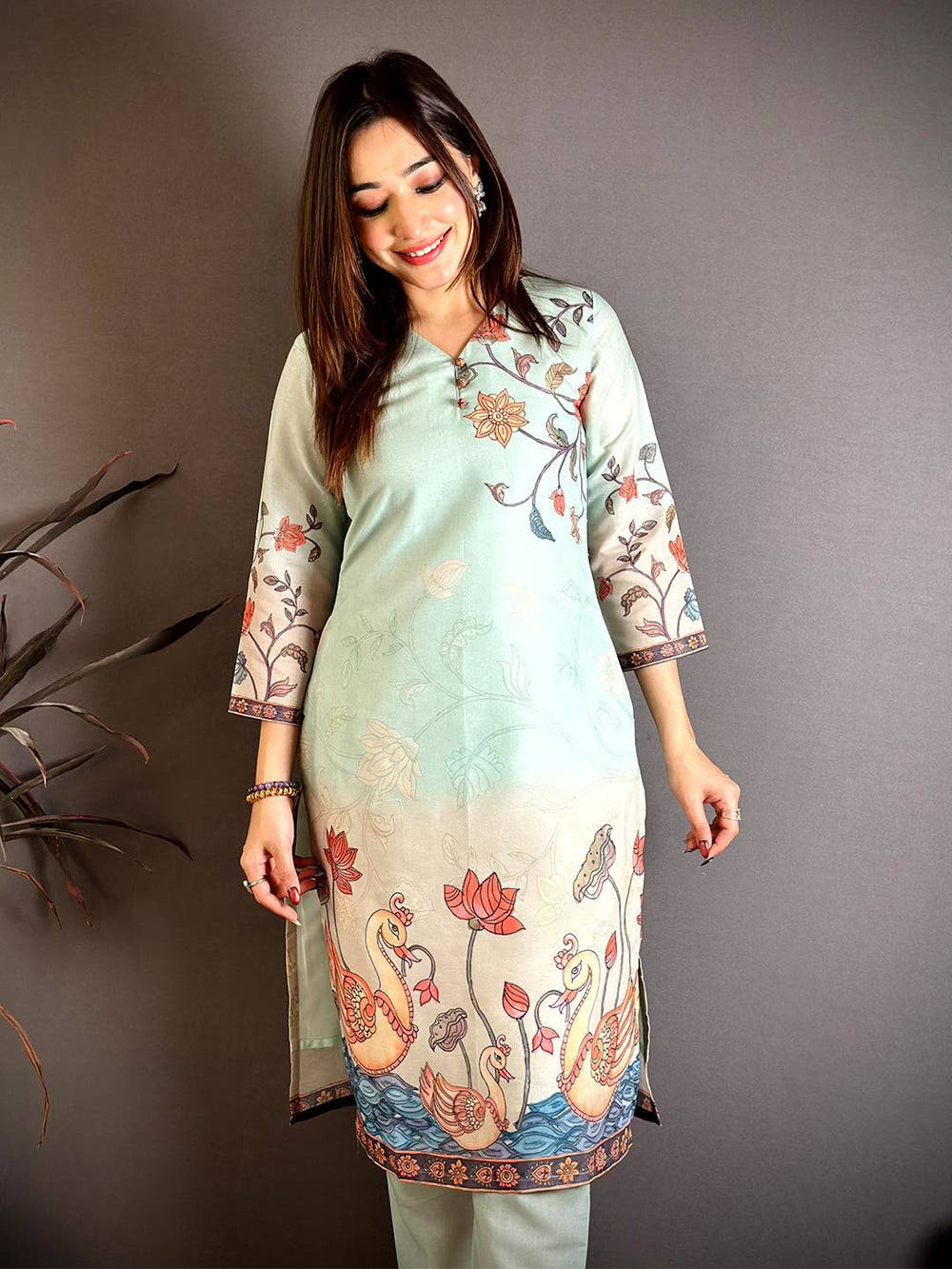 Mul Cotton Kalamkari V Neck Kurti


